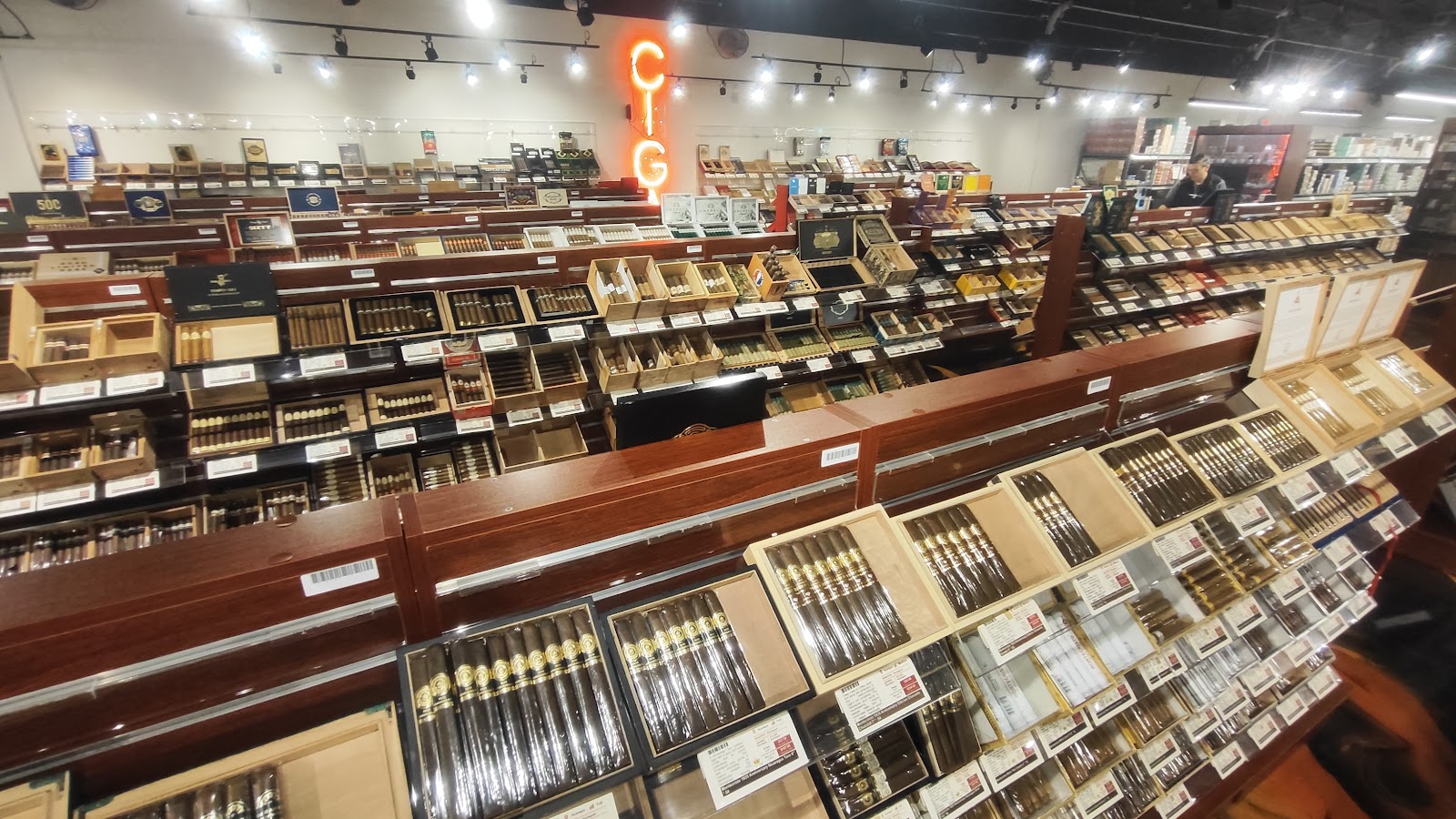 Neptune Cigar Superstore (HQ) photo 8