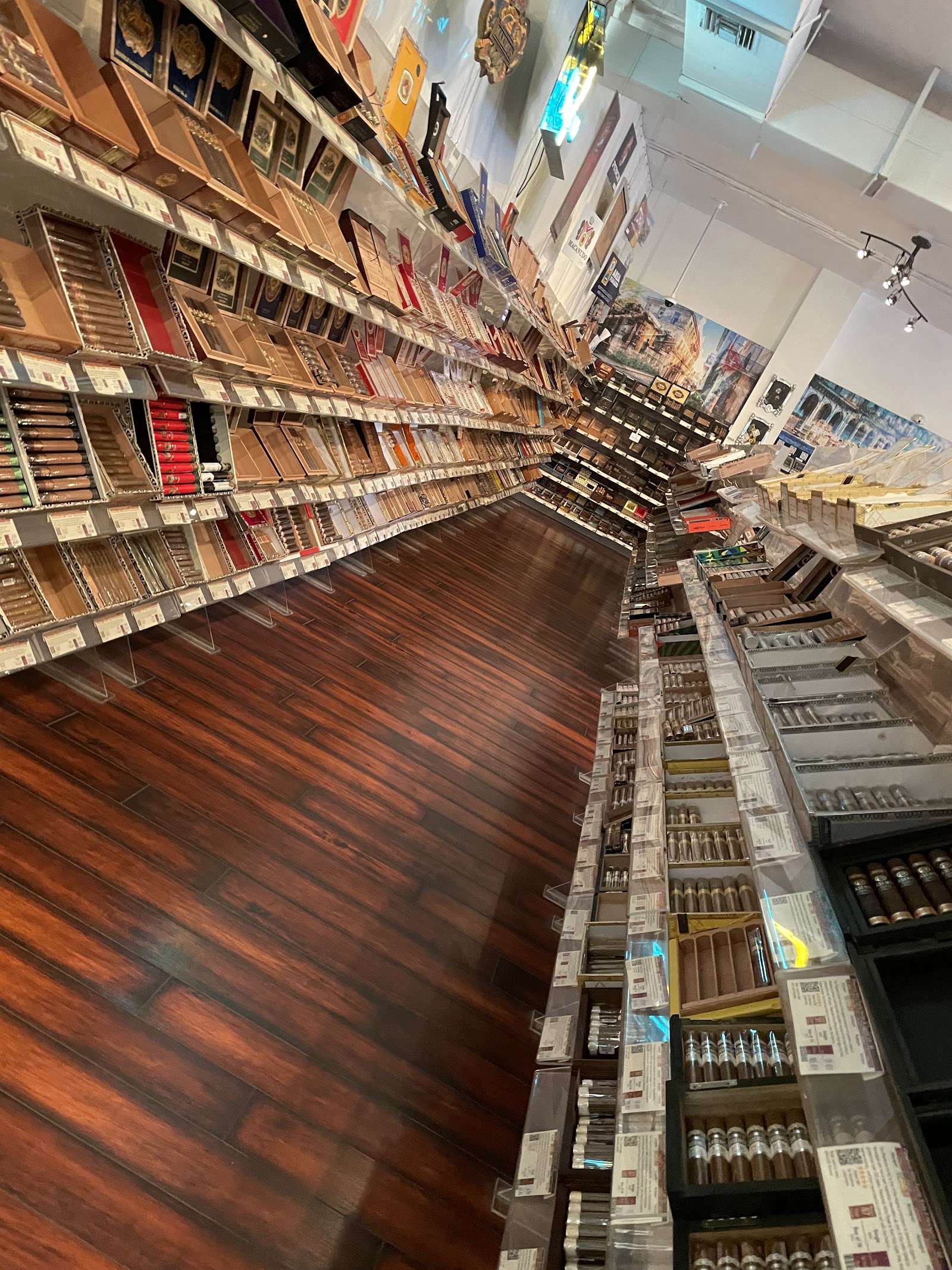 Neptune Cigar Superstore (HQ) photo 9
