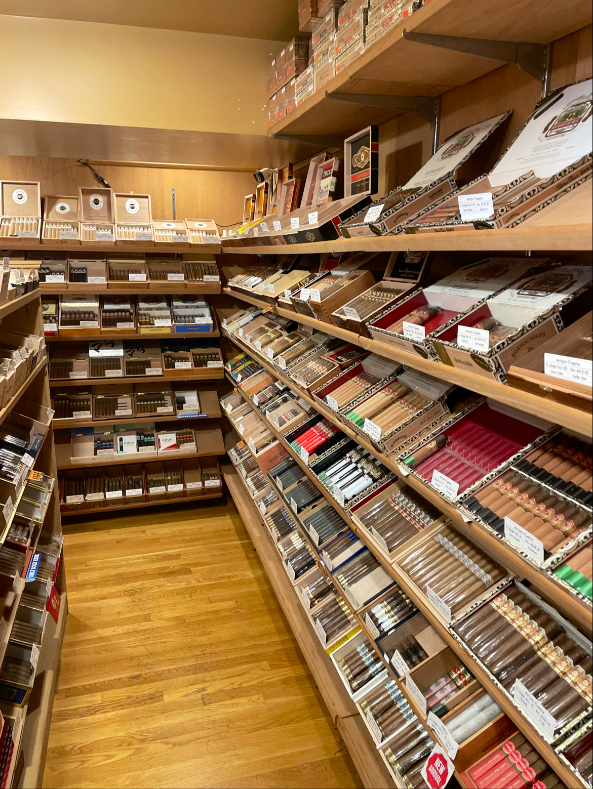 Neumann's Cigars & More - Long Grove, IL photo 2