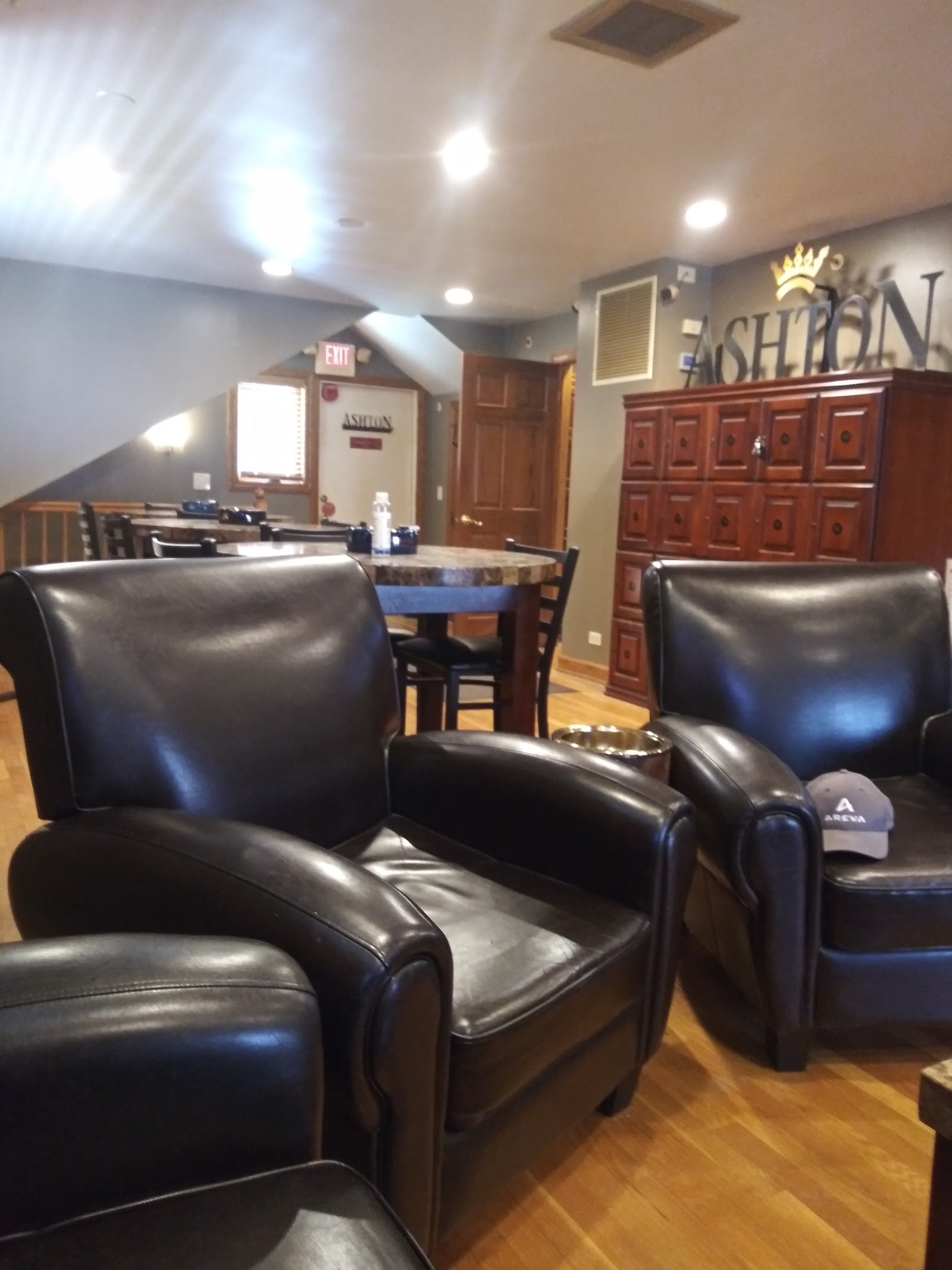Neumann's Cigars & More - Long Grove, IL photo 3