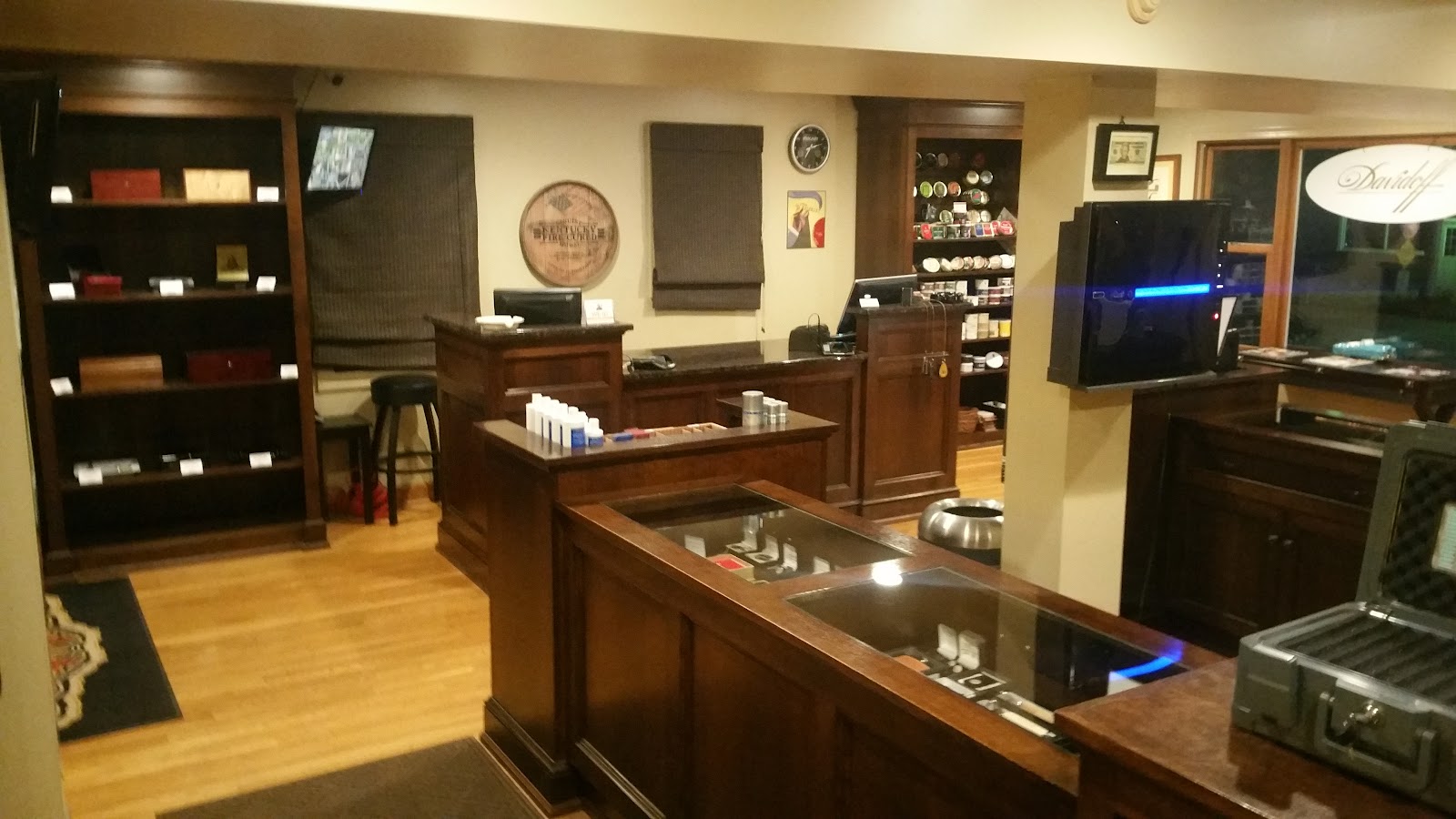 Neumann's Cigars & More - Long Grove, IL photo 6