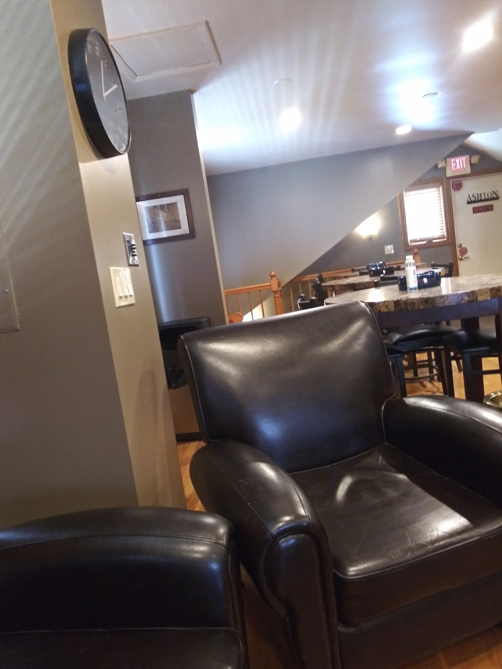 Neumann's Cigars & More - Long Grove, IL photo 9