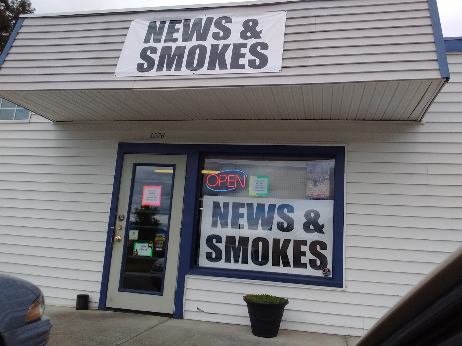 News & Smokes (HQ) photo 9