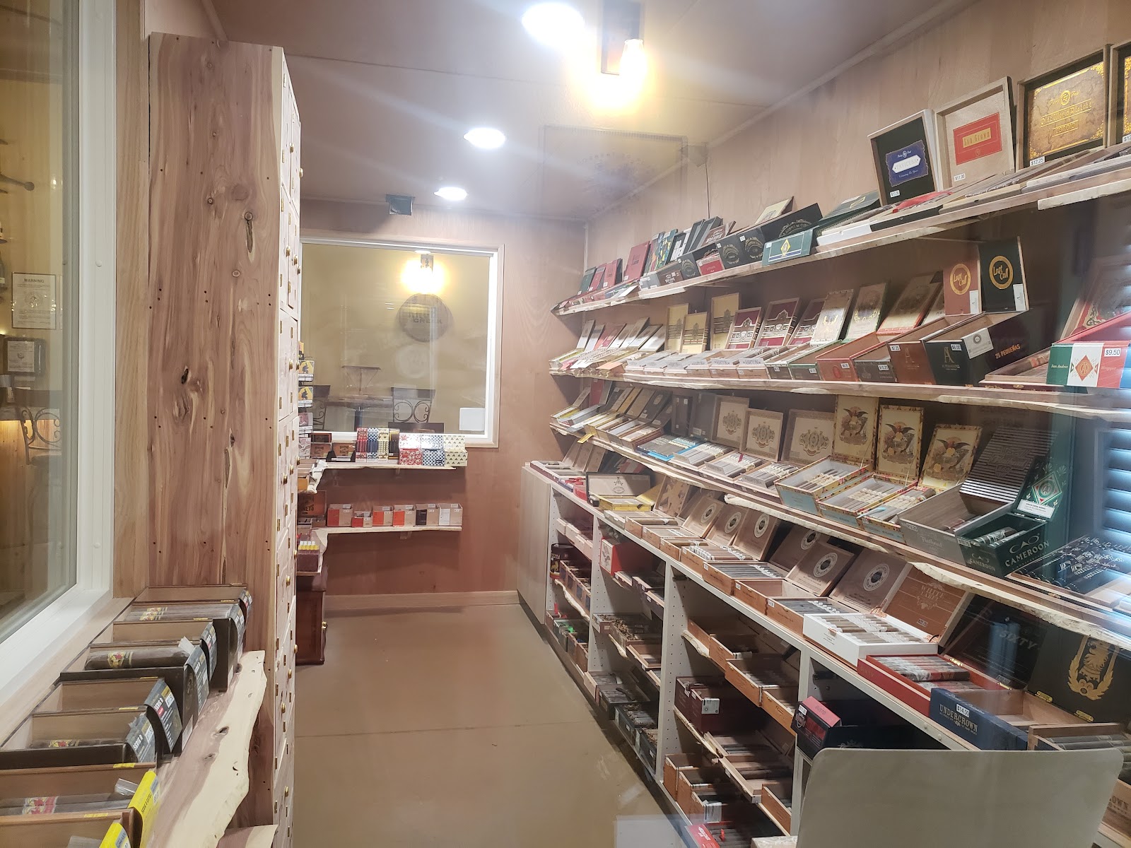 NVY Cigar Lounge photo 5