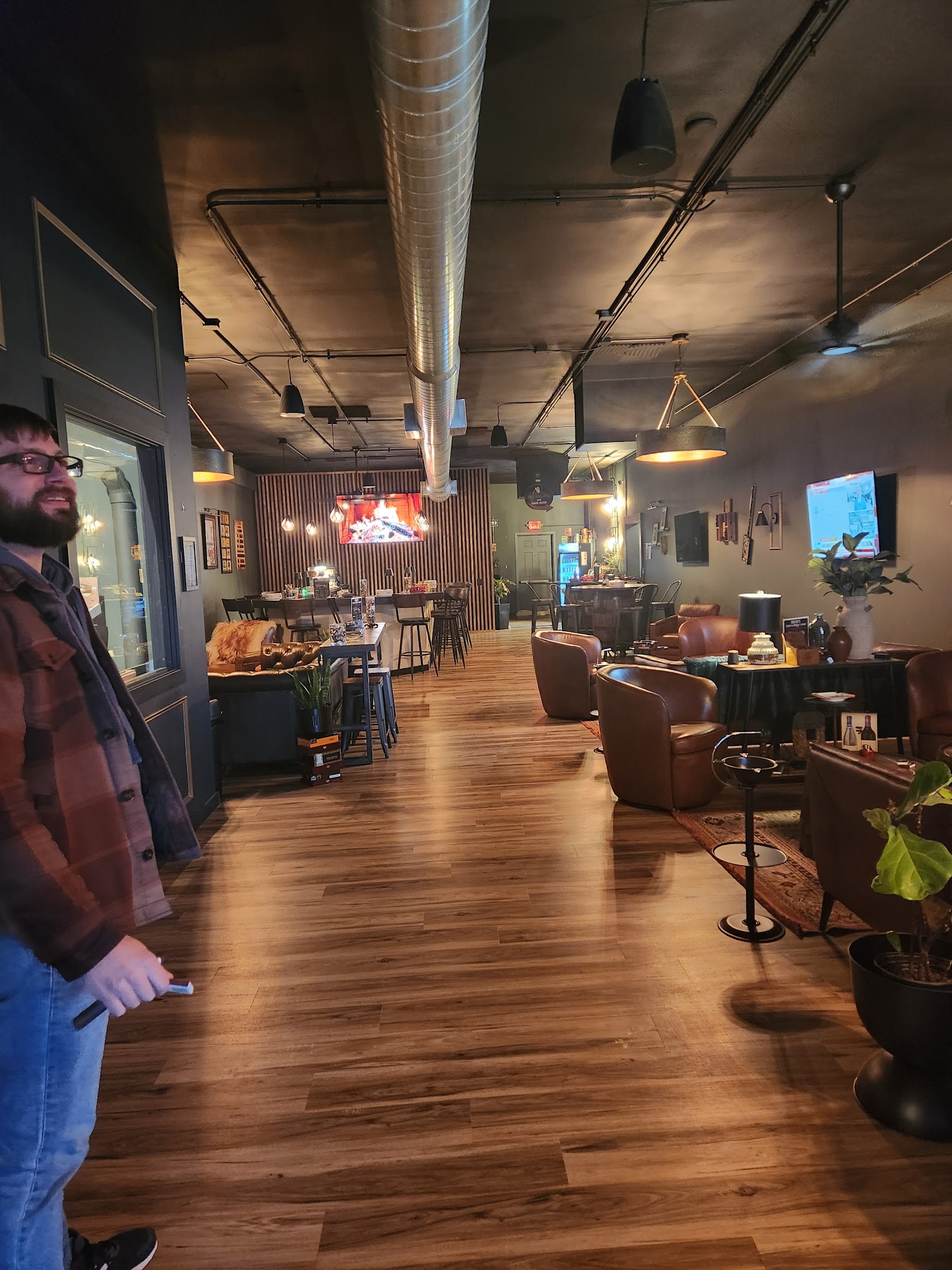 Oscar's Cigar & Sports Lounge