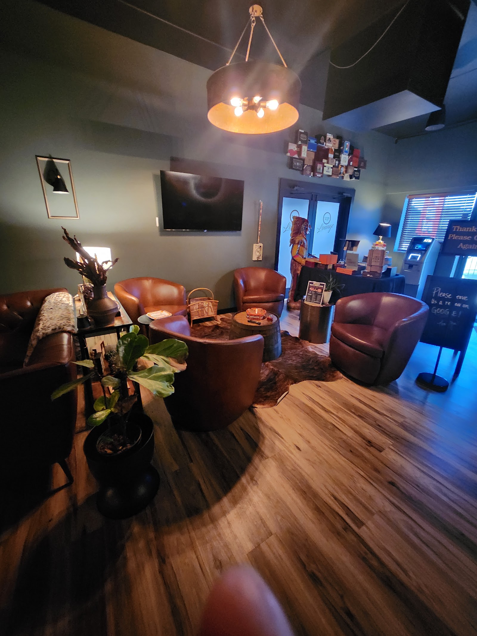 Oscar's Cigar & Sports Lounge photo 4