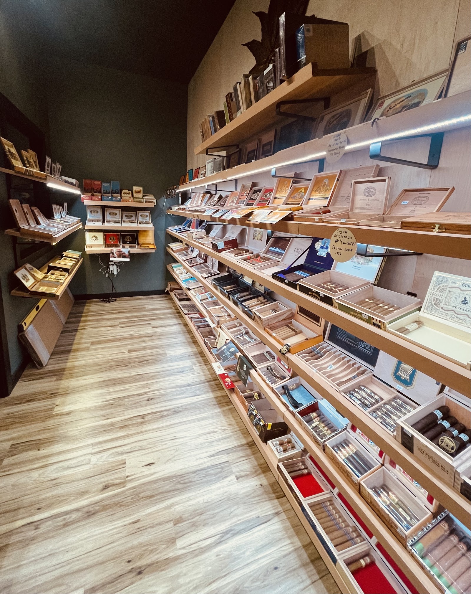 Oscar's Cigar & Sports Lounge photo 5
