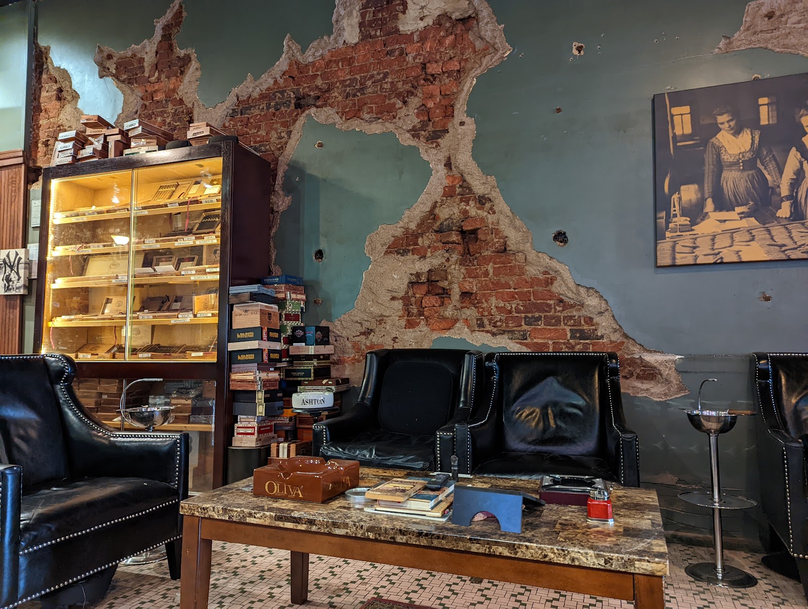 Pap's Cigar Co photo 6
