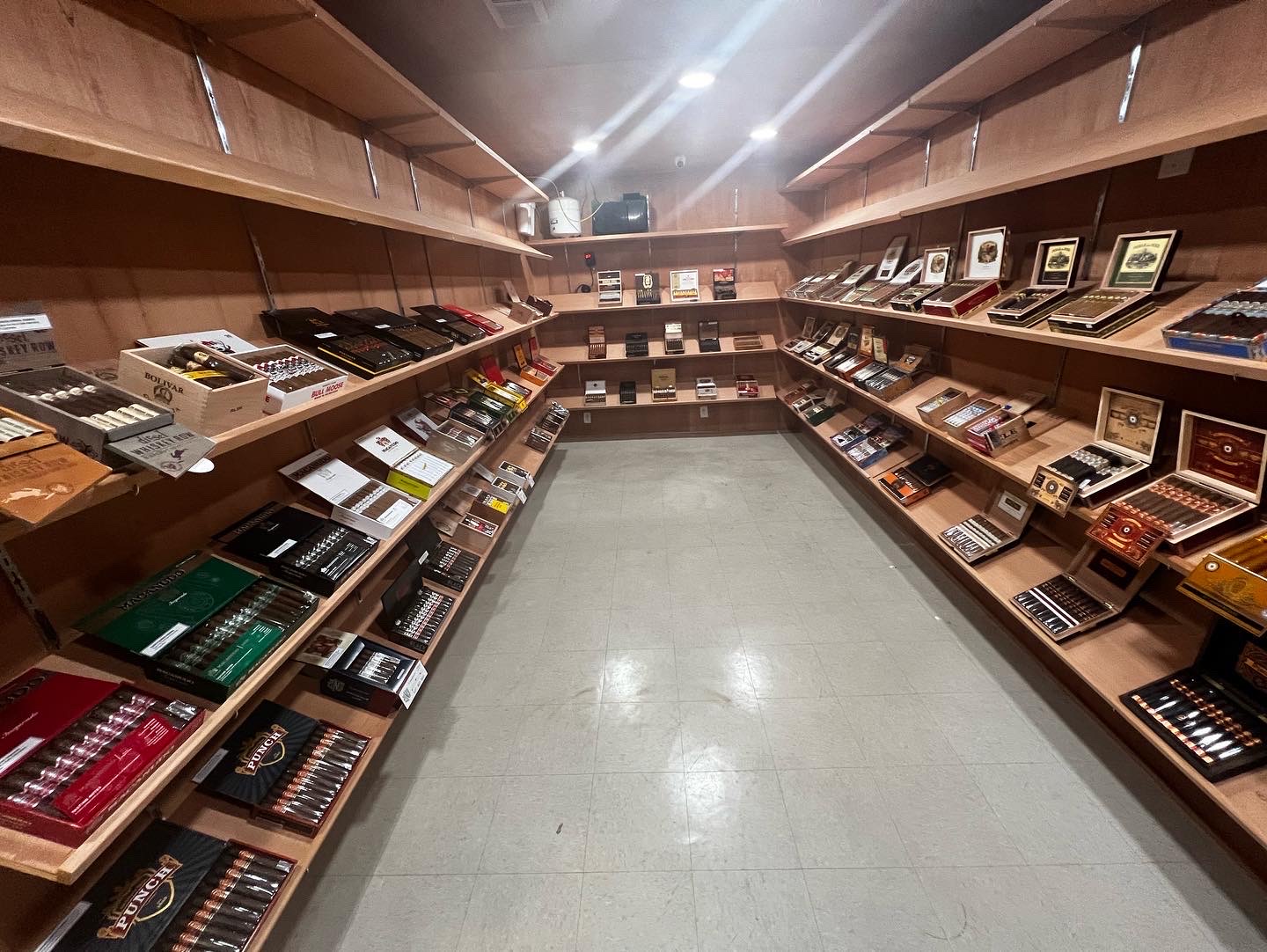 Paradise Cigars and Tobacco, LLC photo 2