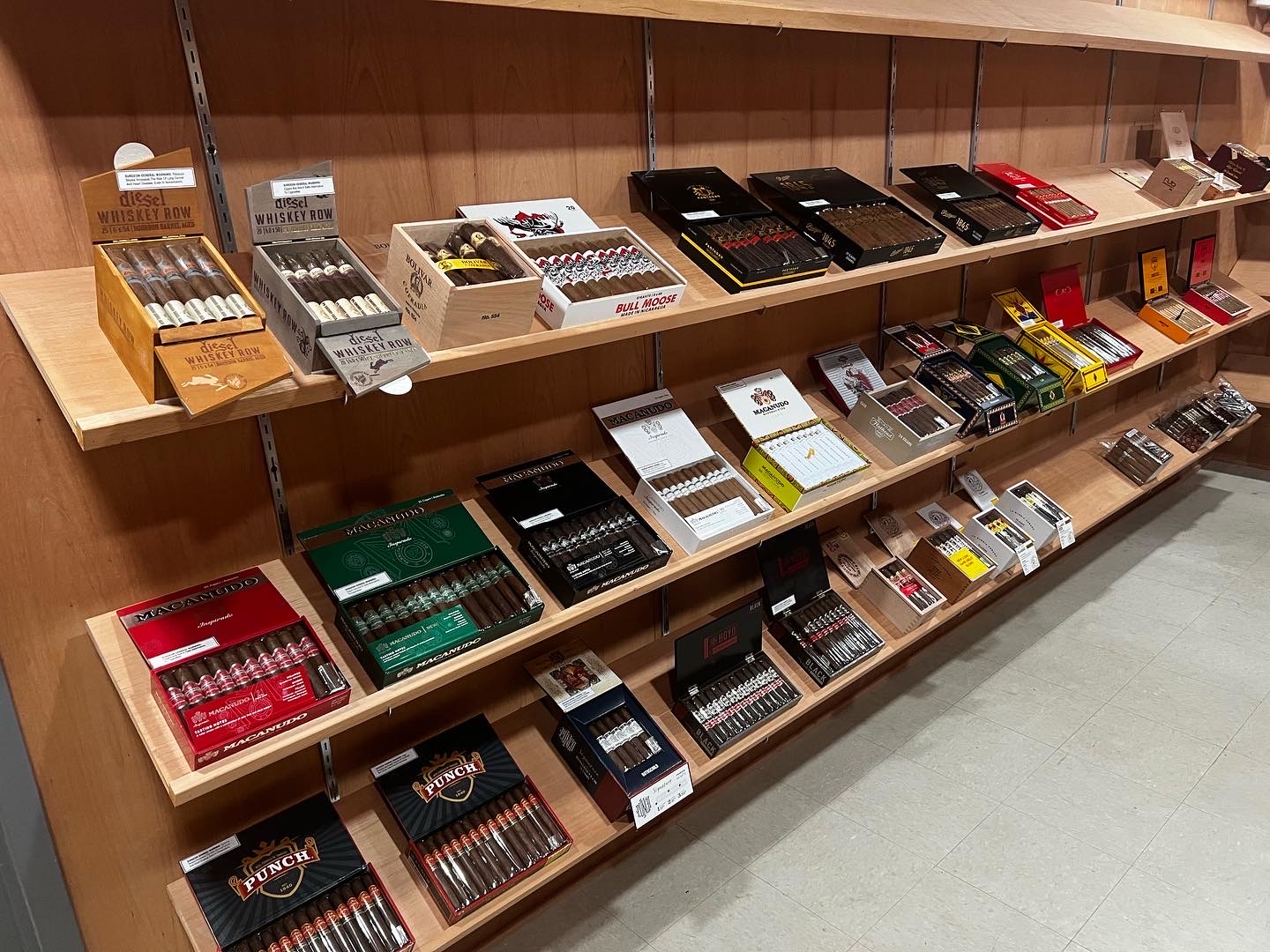 Paradise Cigars and Tobacco, LLC photo 4