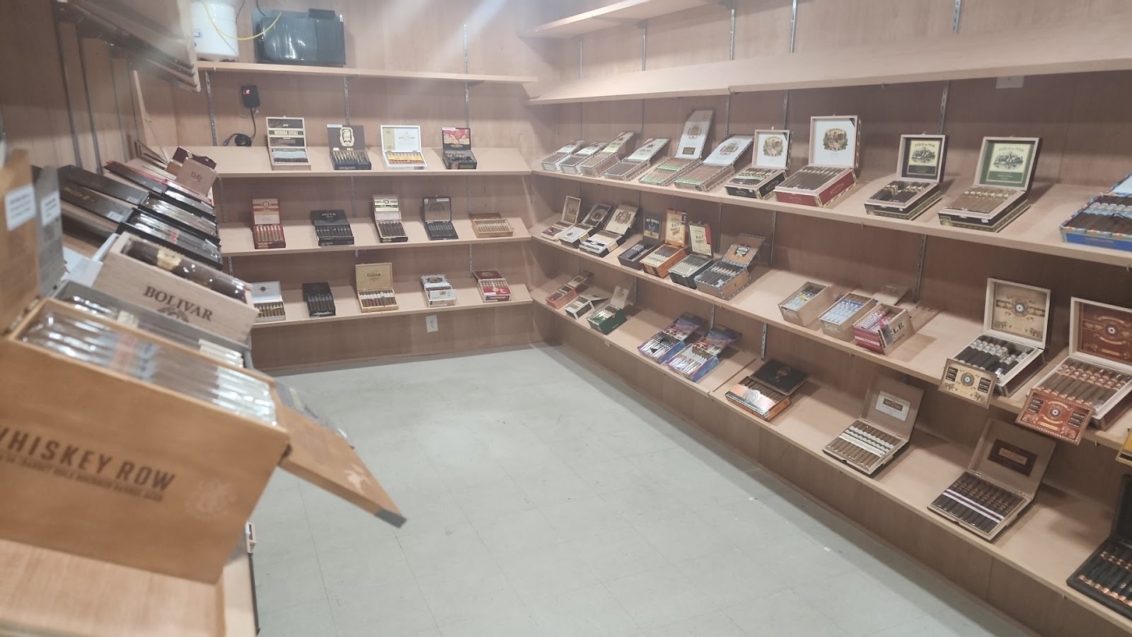 Paradise Cigars and Tobacco, LLC photo 5