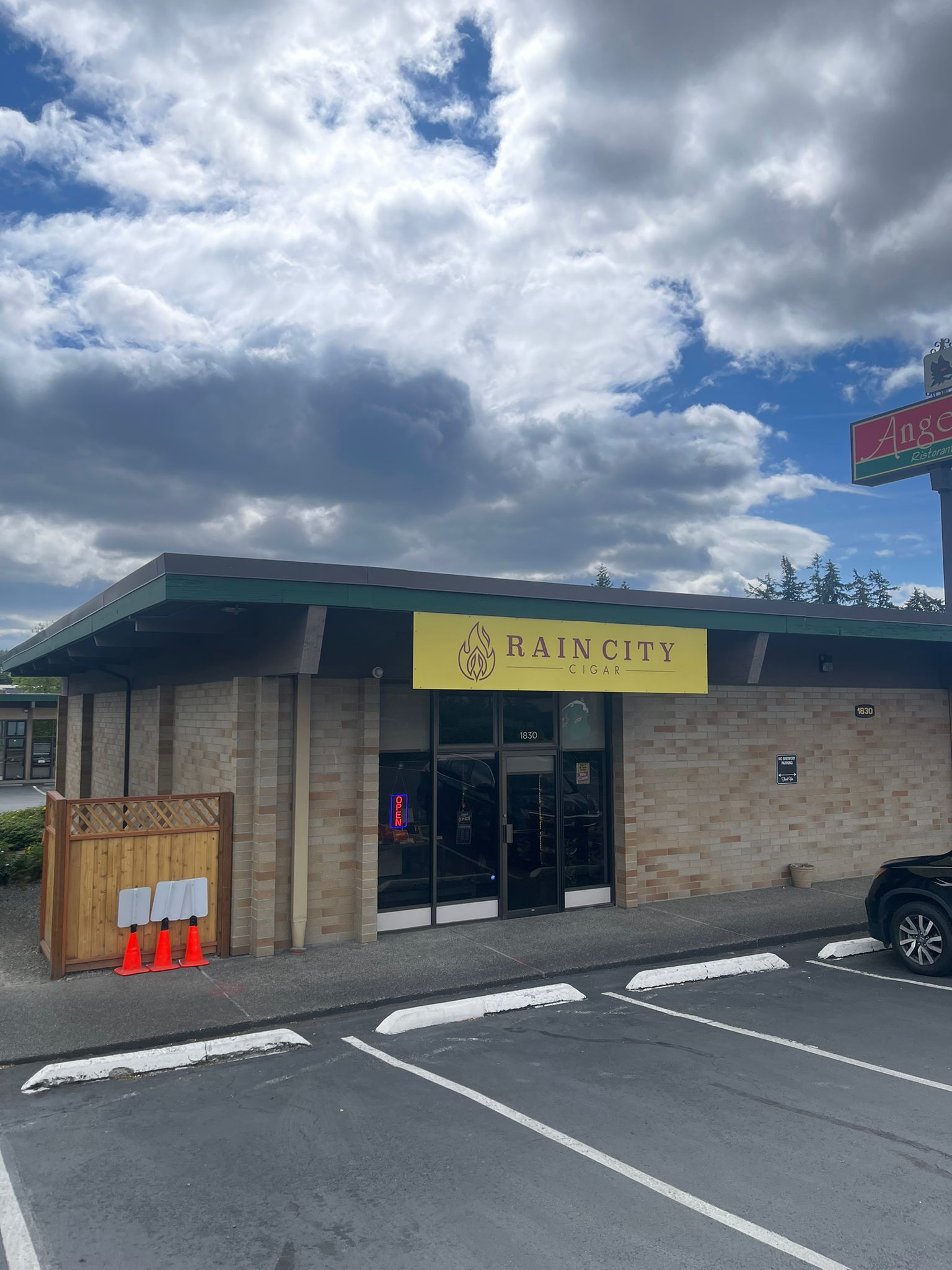 Rain City Cigar - Bellevue