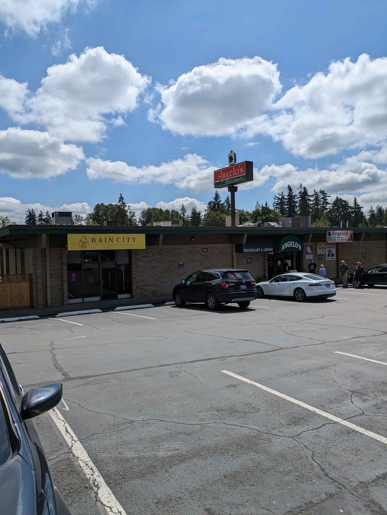 Rain City Cigar - Bellevue photo 10