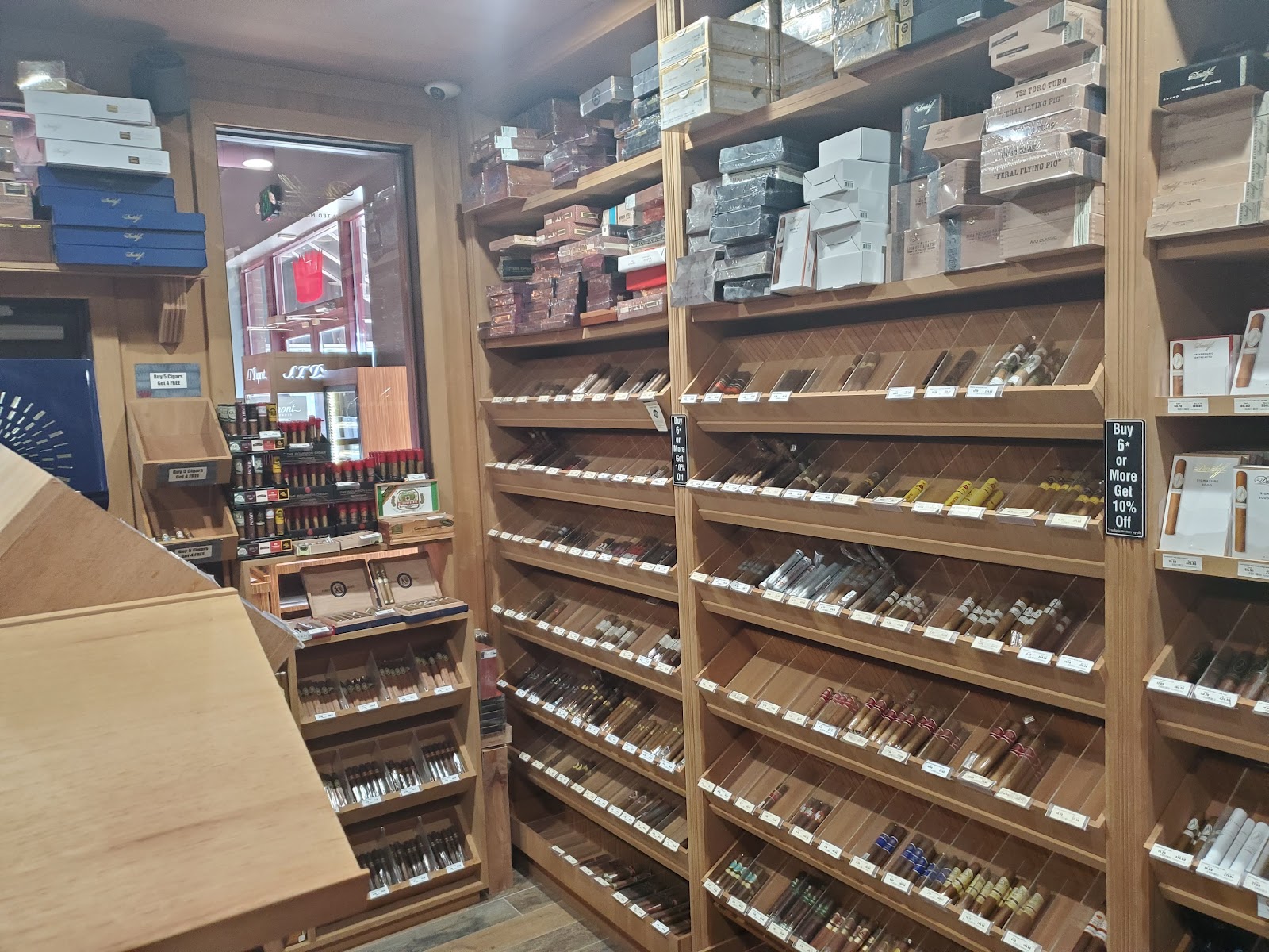 Rare Co dba Robusto's Cigar Bar and Bistro (HQ) photo 3