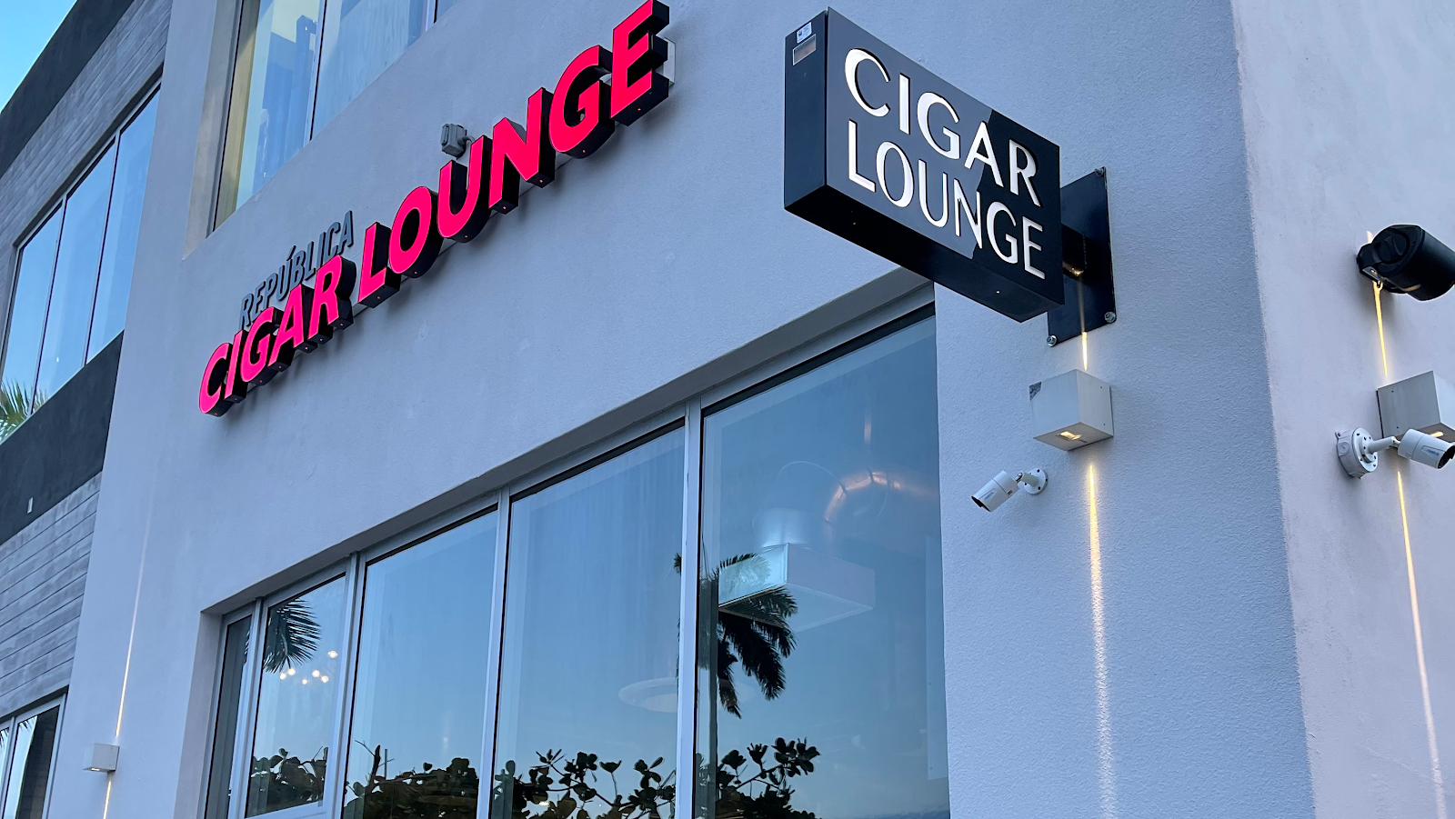 Republica Cigar Lounge