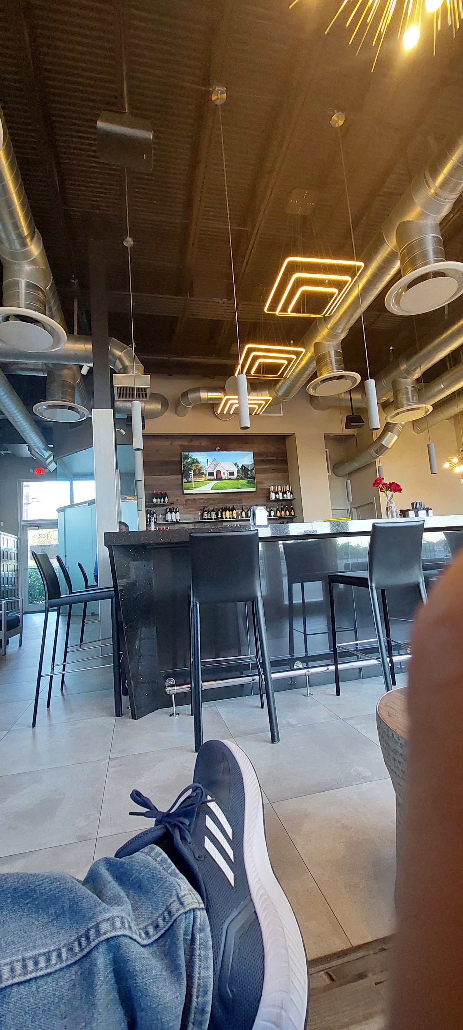 Republica Cigar Lounge photo 5