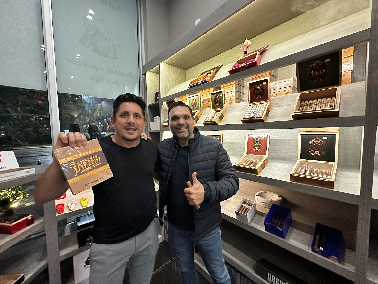 Republica Cigar Lounge photo 9