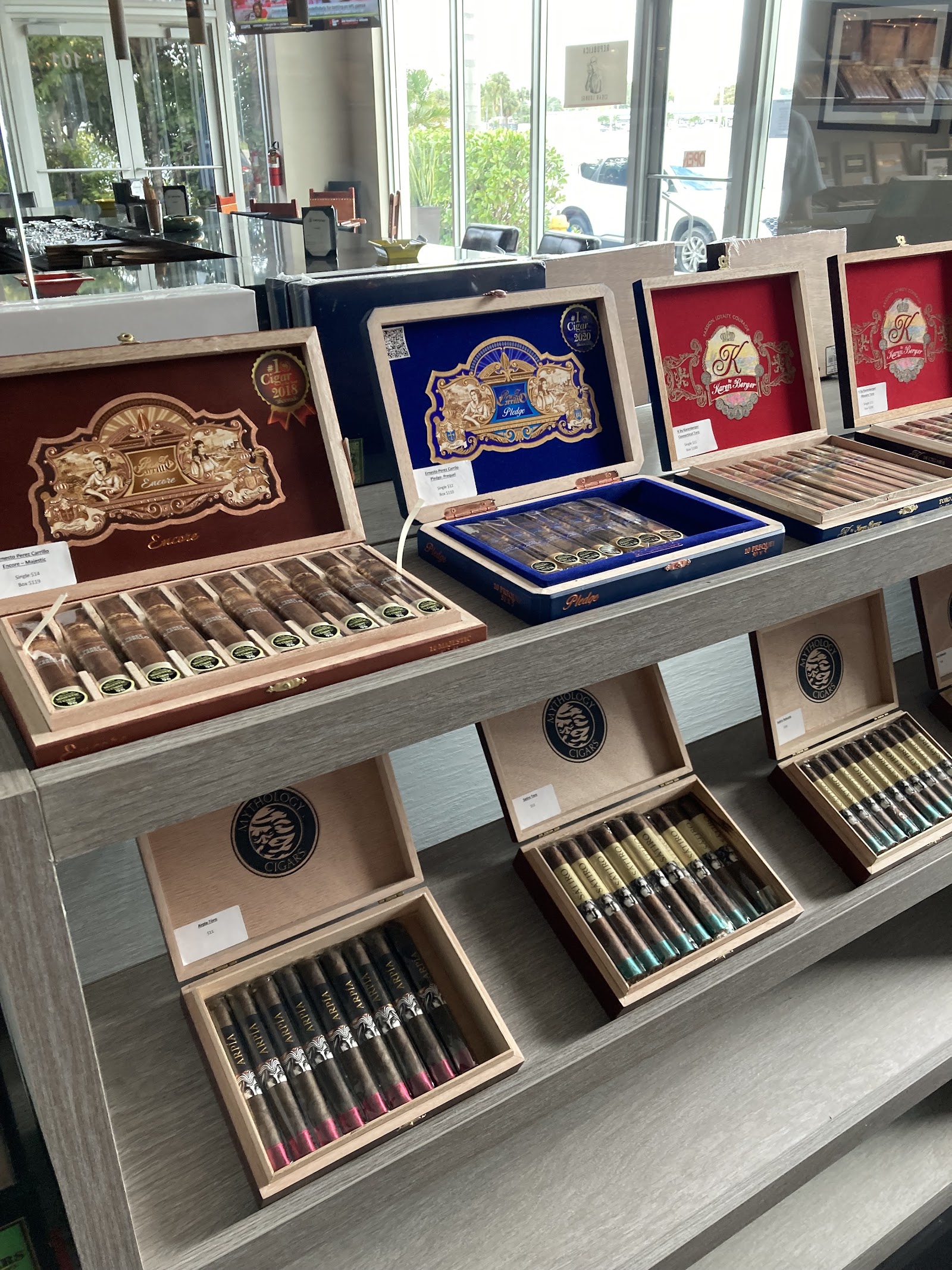 Republica Cigar Lounge photo 10