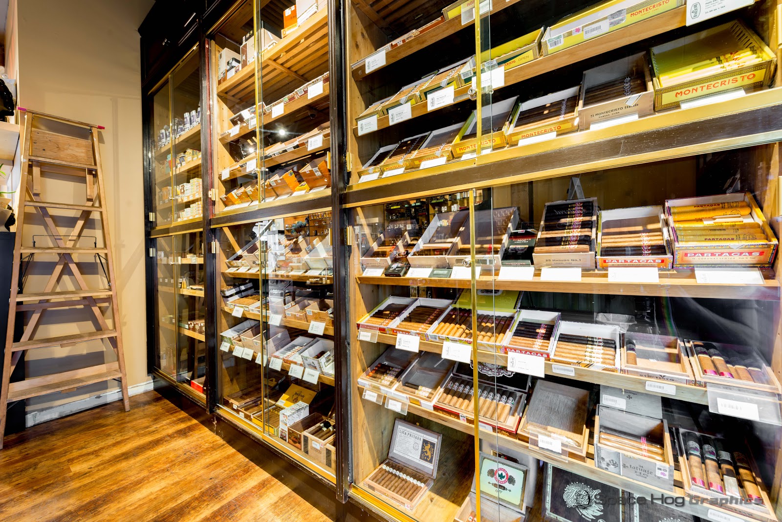 Revolucion Cigars & Fine Gifts photo 3
