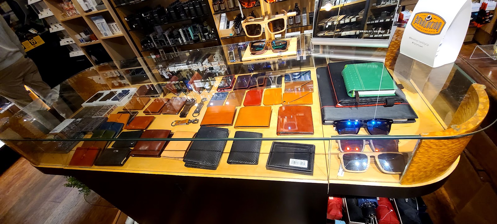 Revolucion Cigars & Fine Gifts photo 7