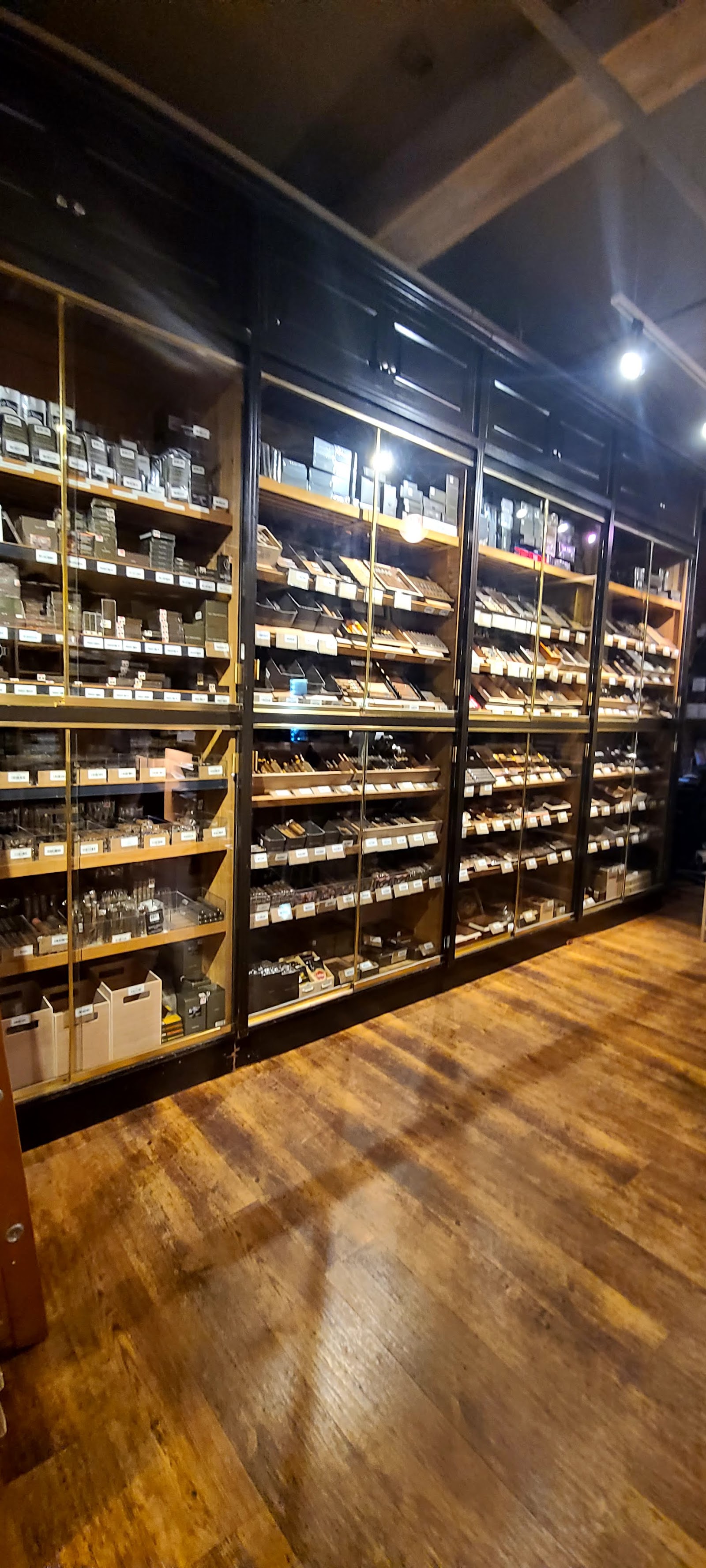 Revolucion Cigars & Fine Gifts photo 10