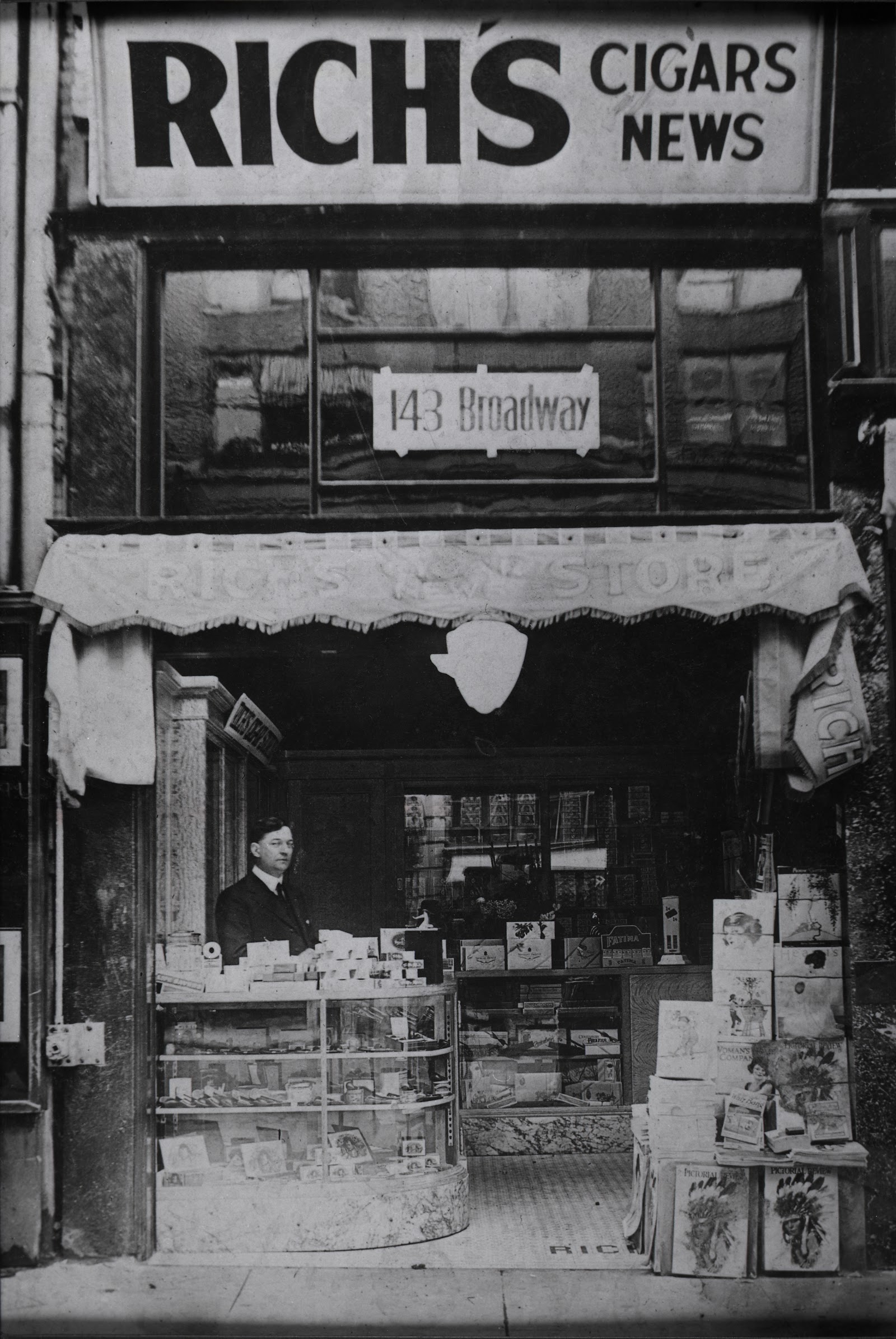 Rich's Cigar Store (Rich's in the Pearl)