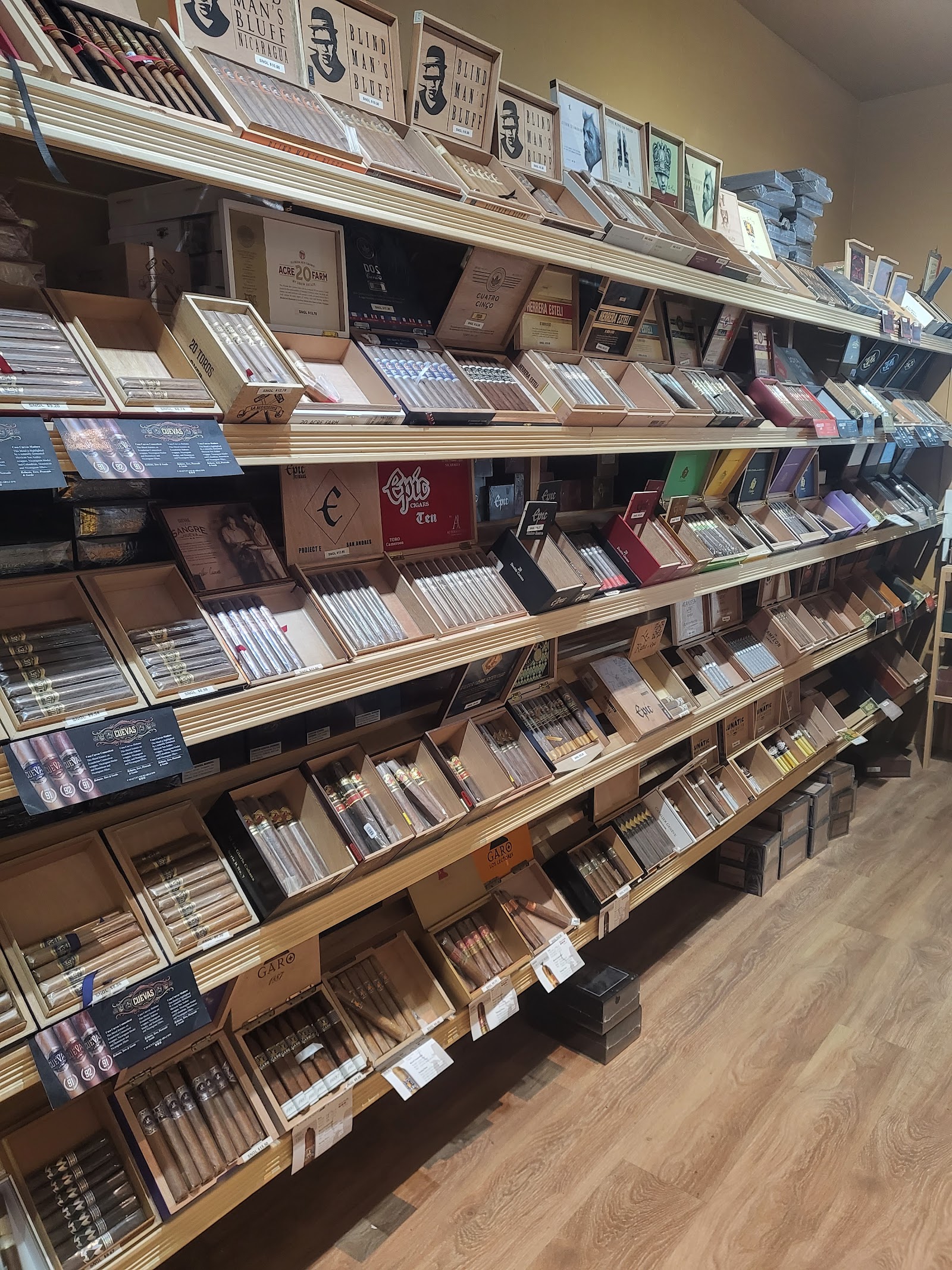 RJ's Cigars LLC photo 3