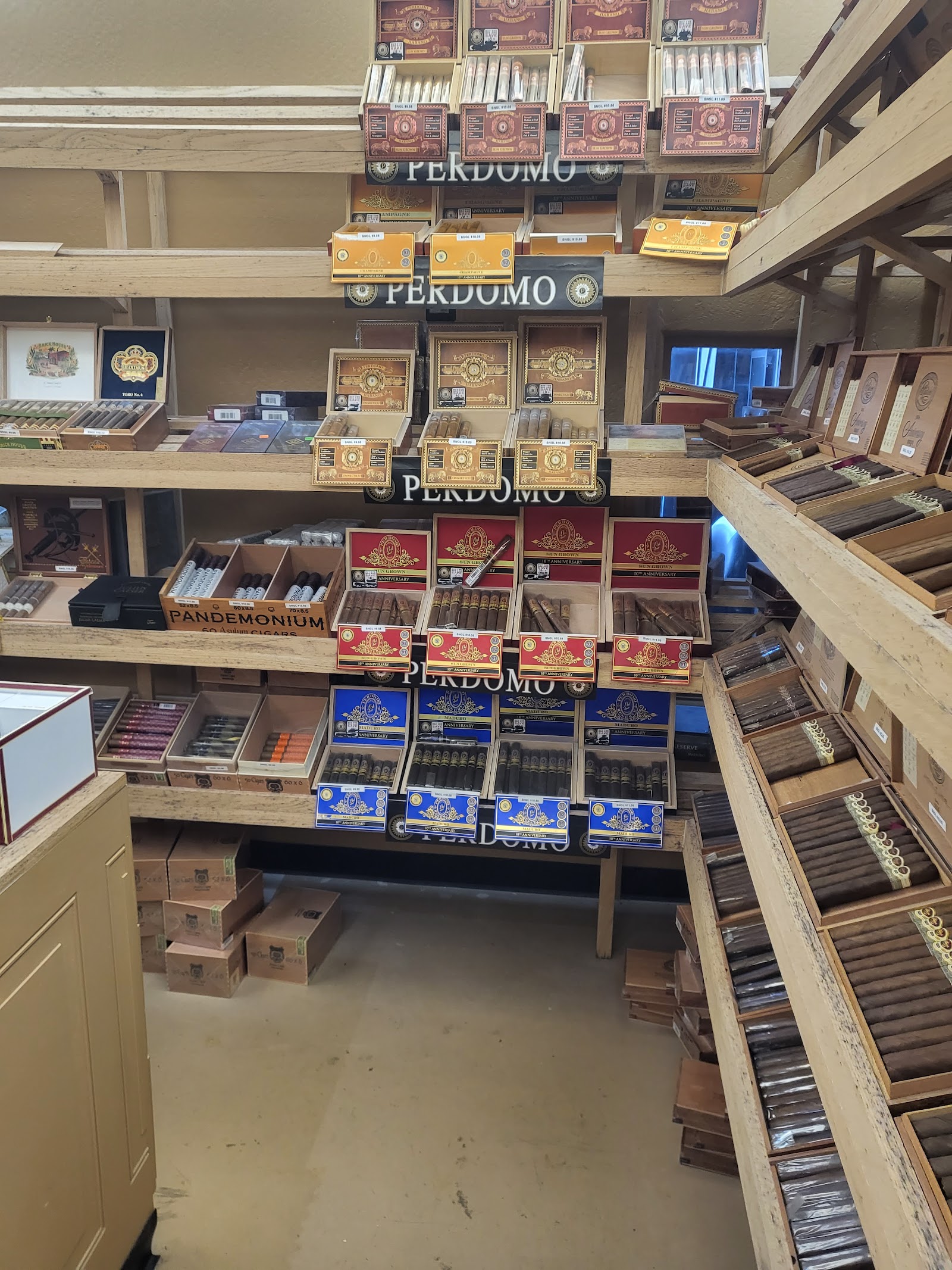 RJ's Cigars LLC photo 4