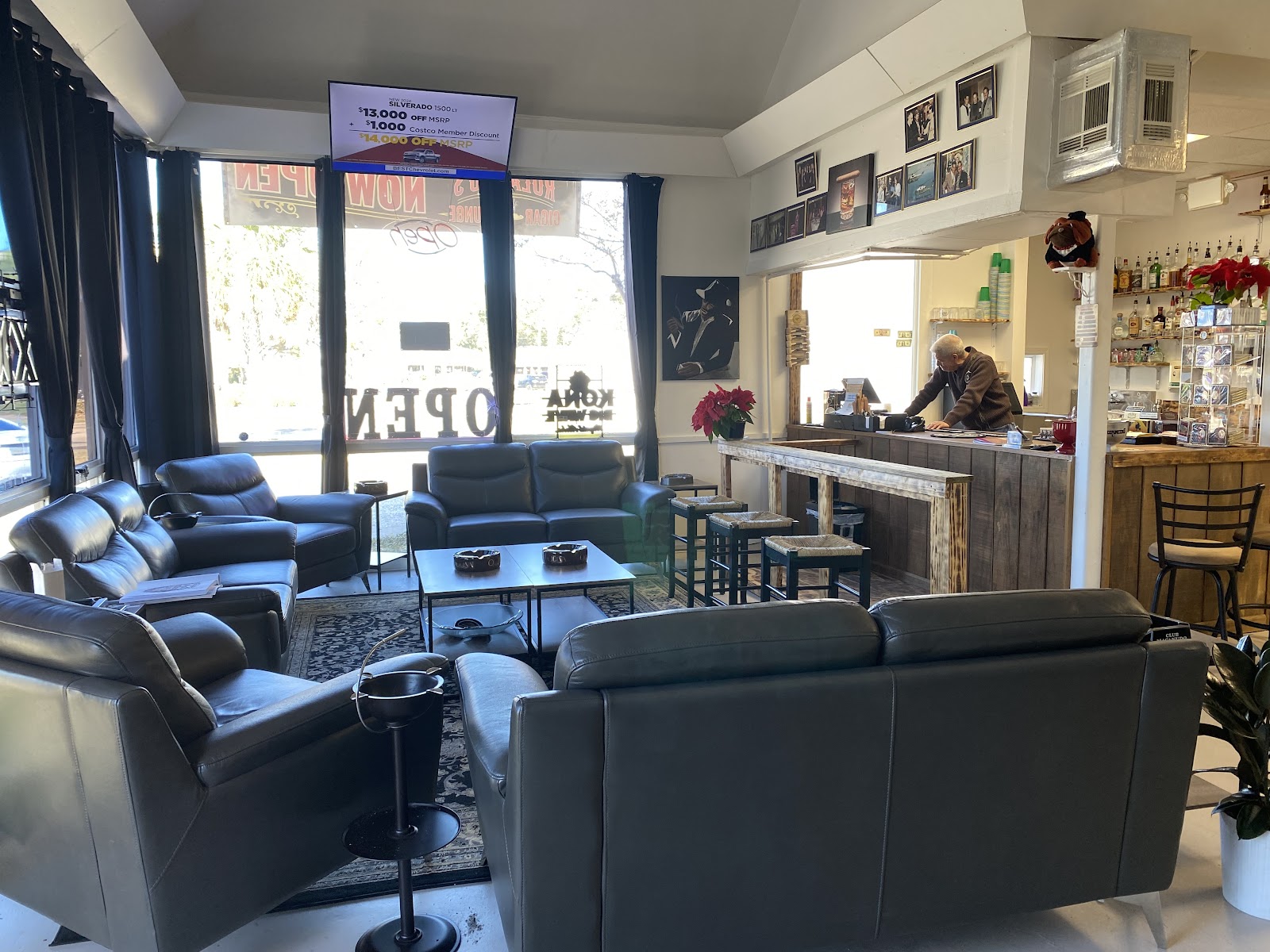 Rolando's Cigar Lounge, LLC photo 6