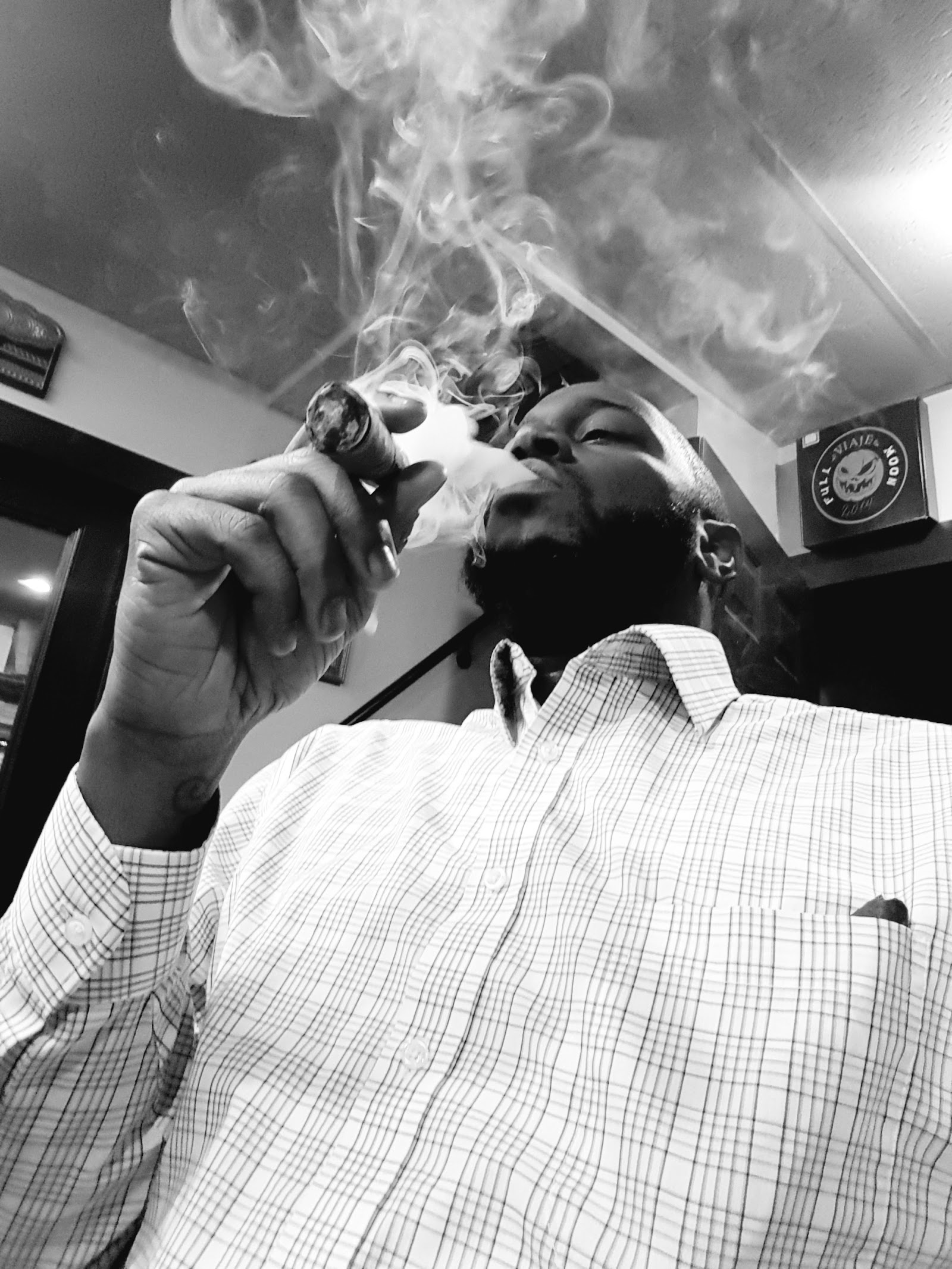 Royal 10 Cigar & Tobacco photo 7