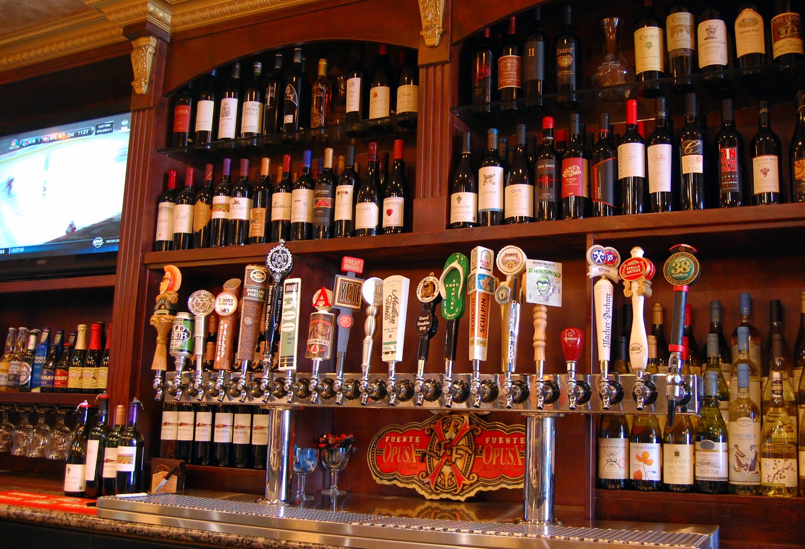 Royal Cigar Lounge & Wine Bar photo 4