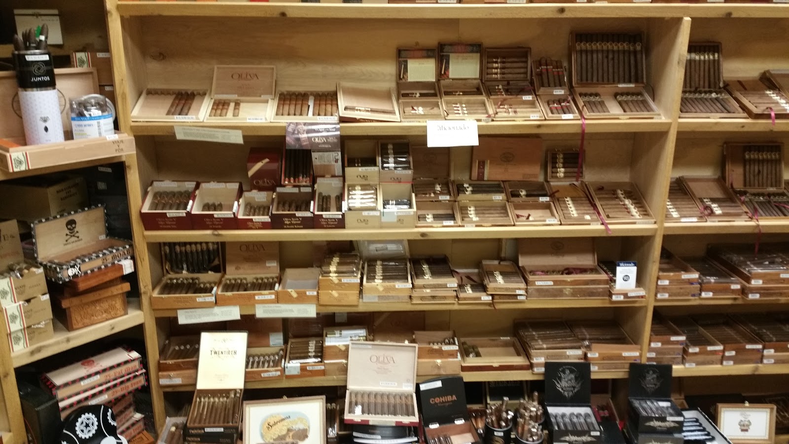 Roz's Cigar Emporium photo 9