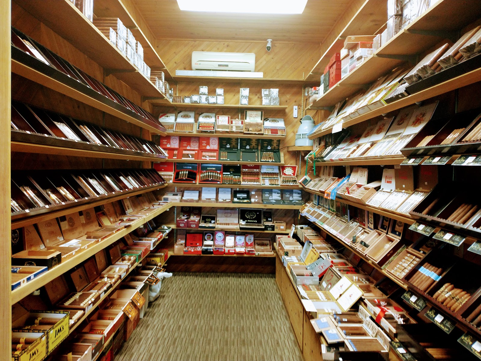 Ruiz Cigars photo 4