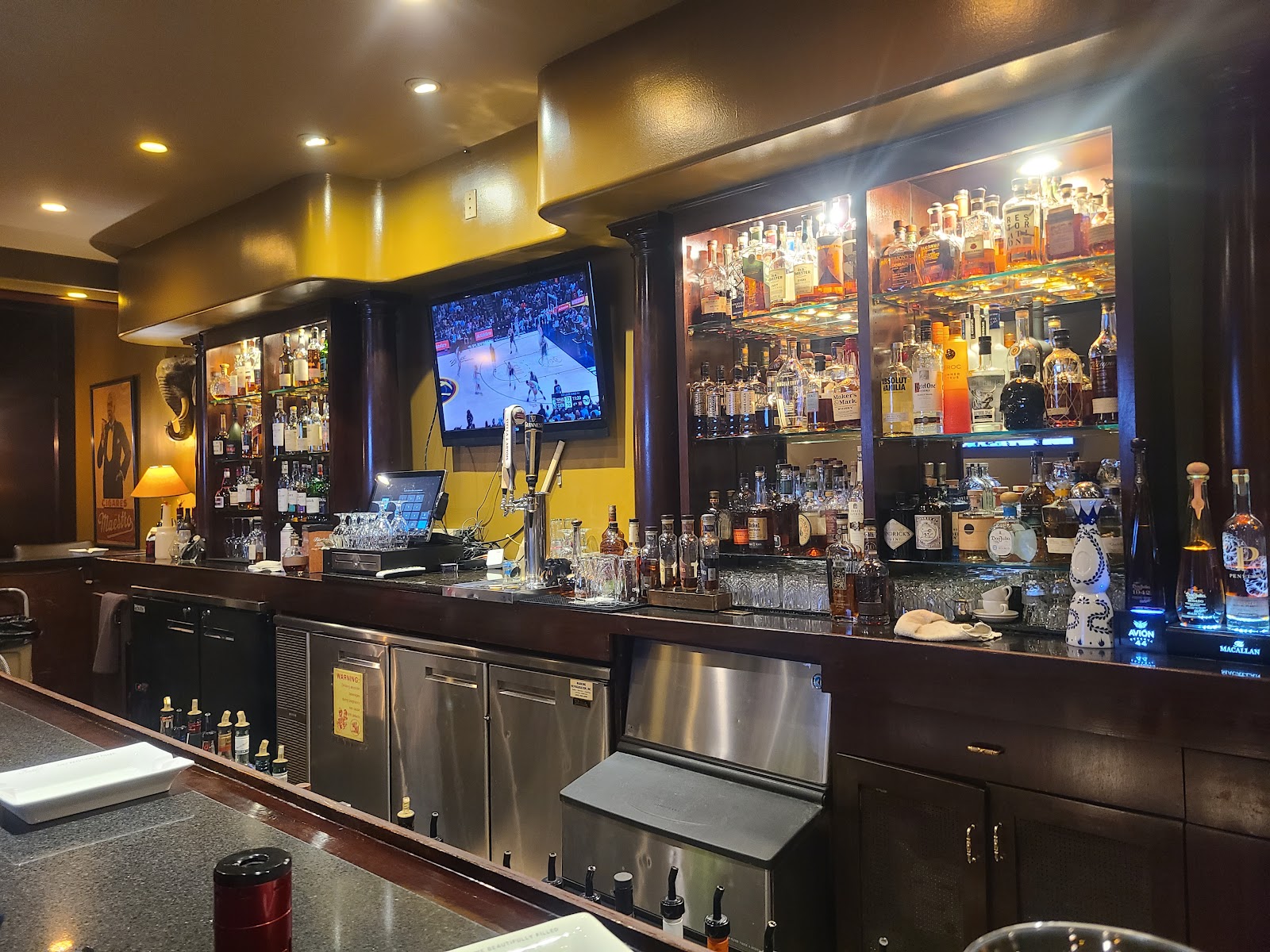 Safari Cigars and Lounge photo 3