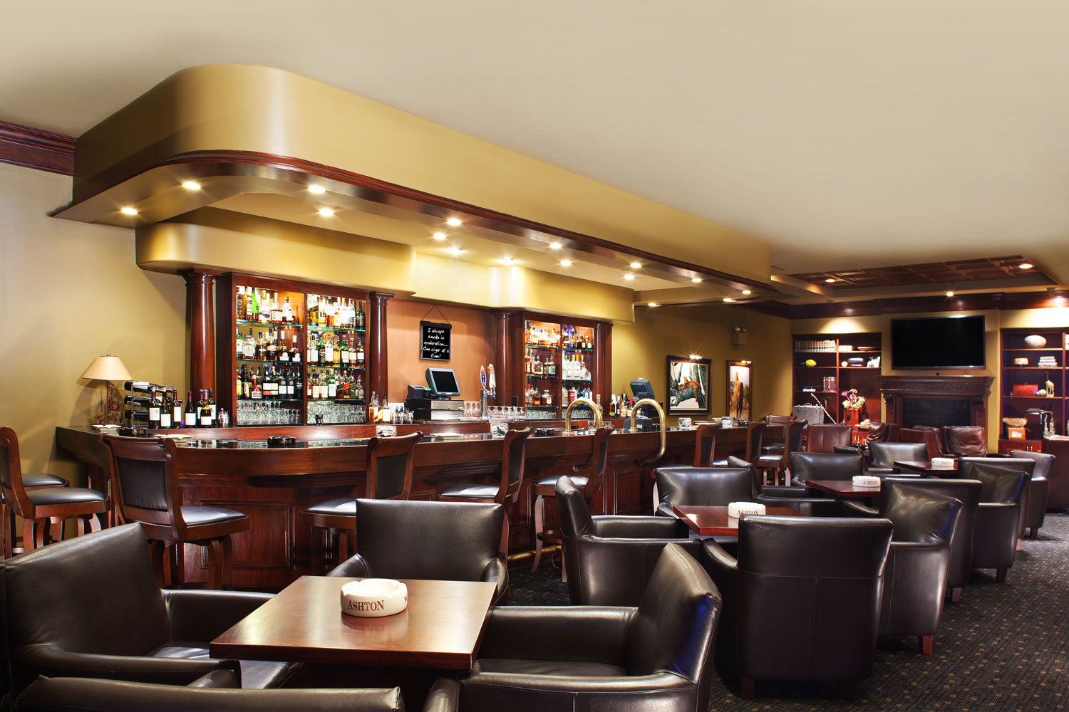Safari Cigars and Lounge photo 6