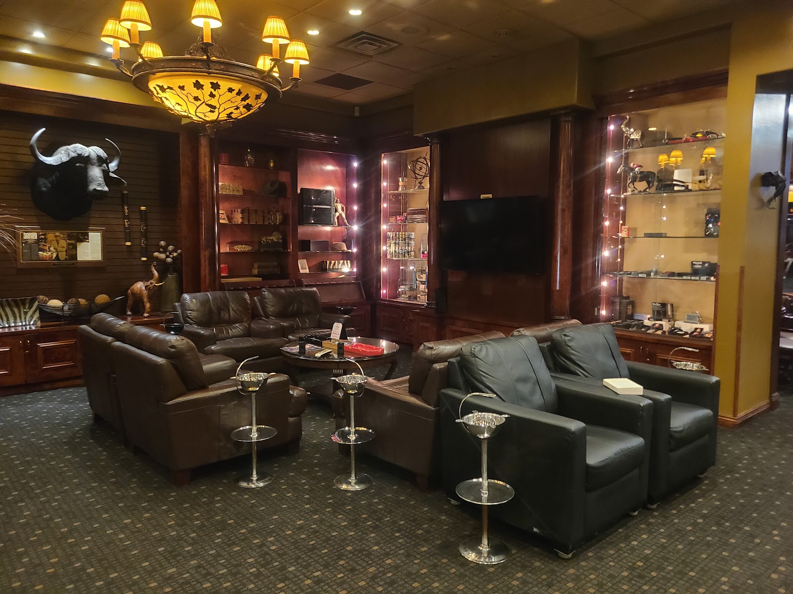 Safari Cigars and Lounge photo 7