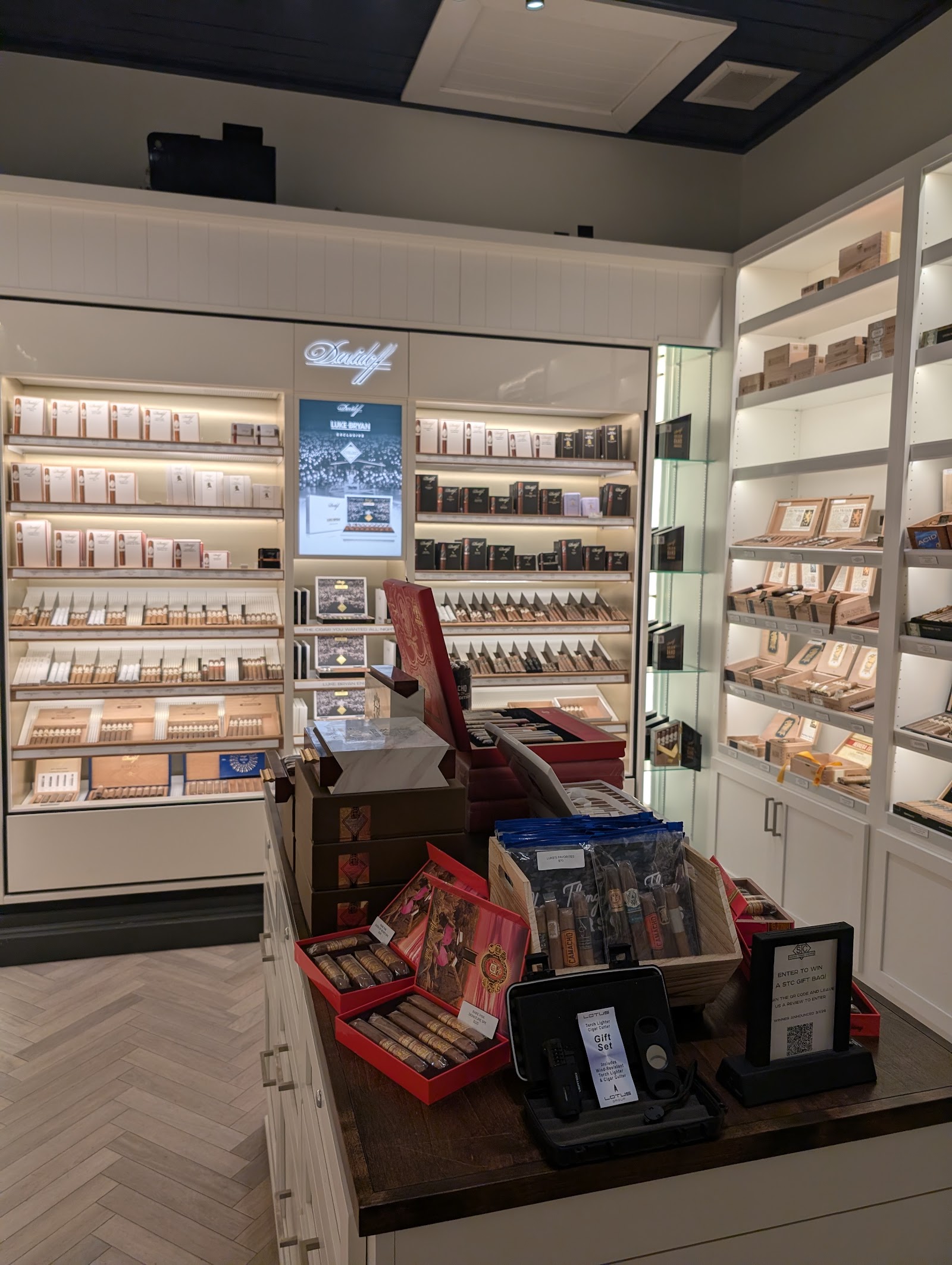 Shore Thing Cigars - Alabama photo 4