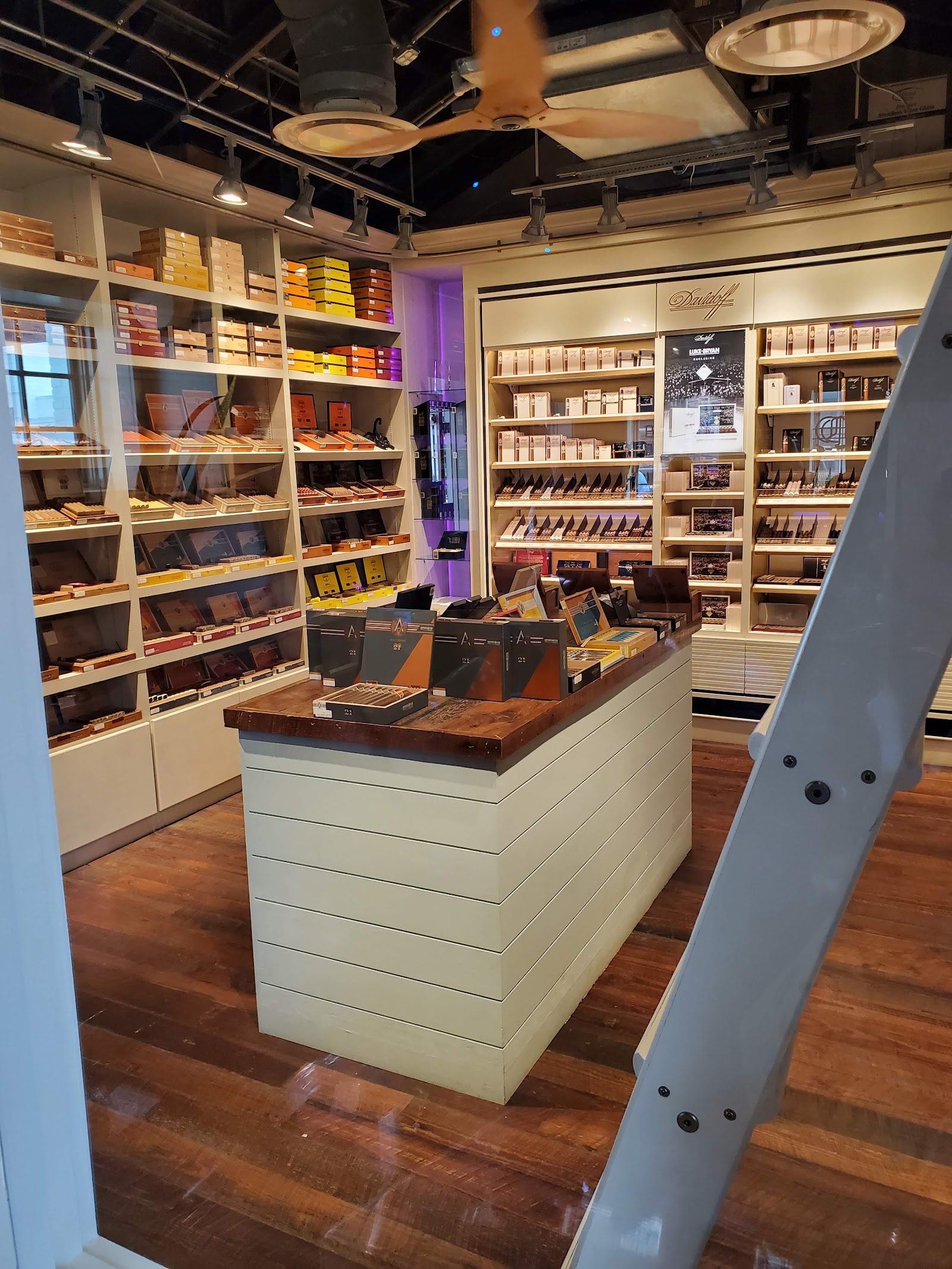Shore Thing Cigars (HQ) photo 4