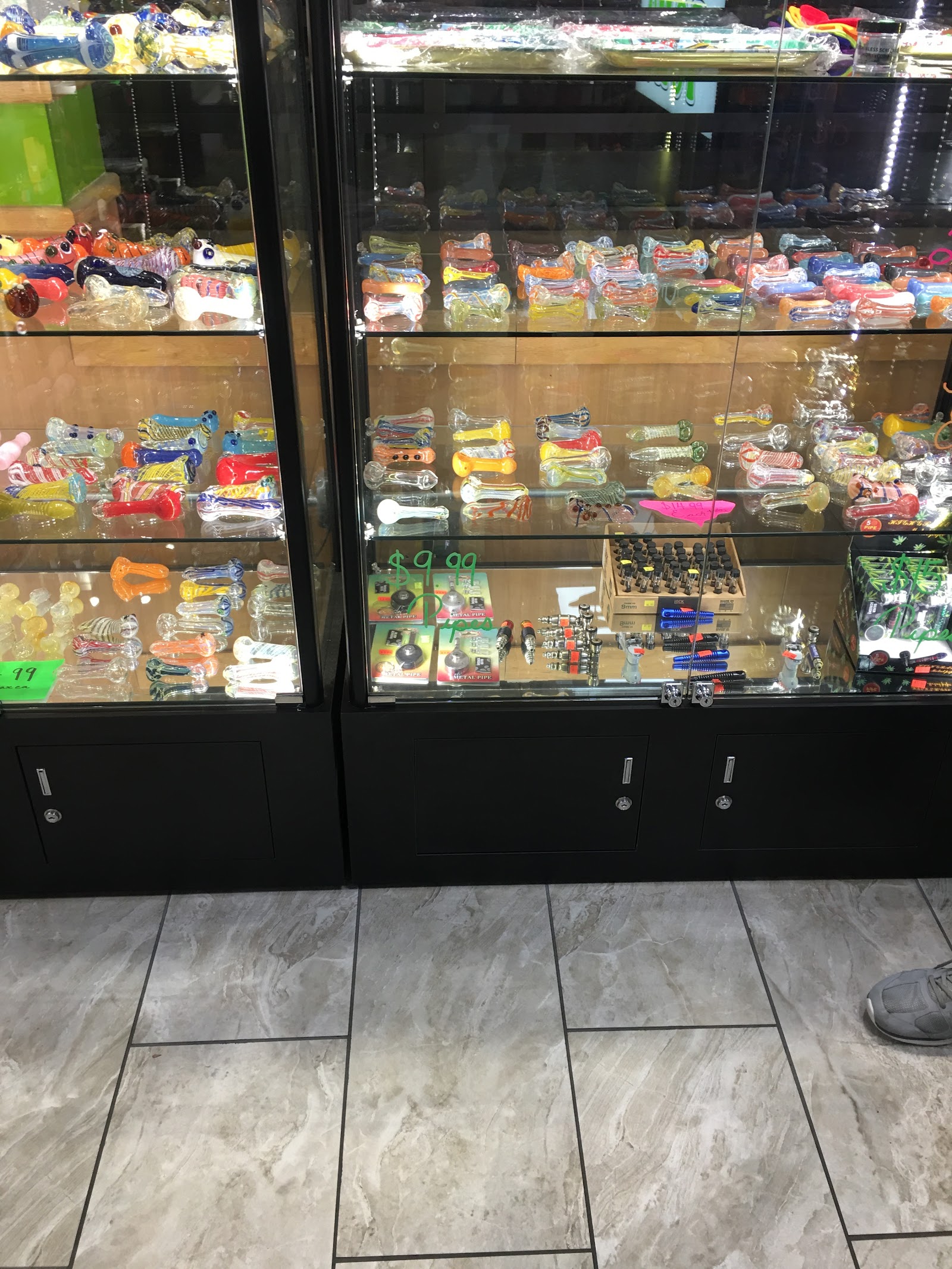 Shree Harikrushna Inc. DBA West Side Smoke Shop photo 9