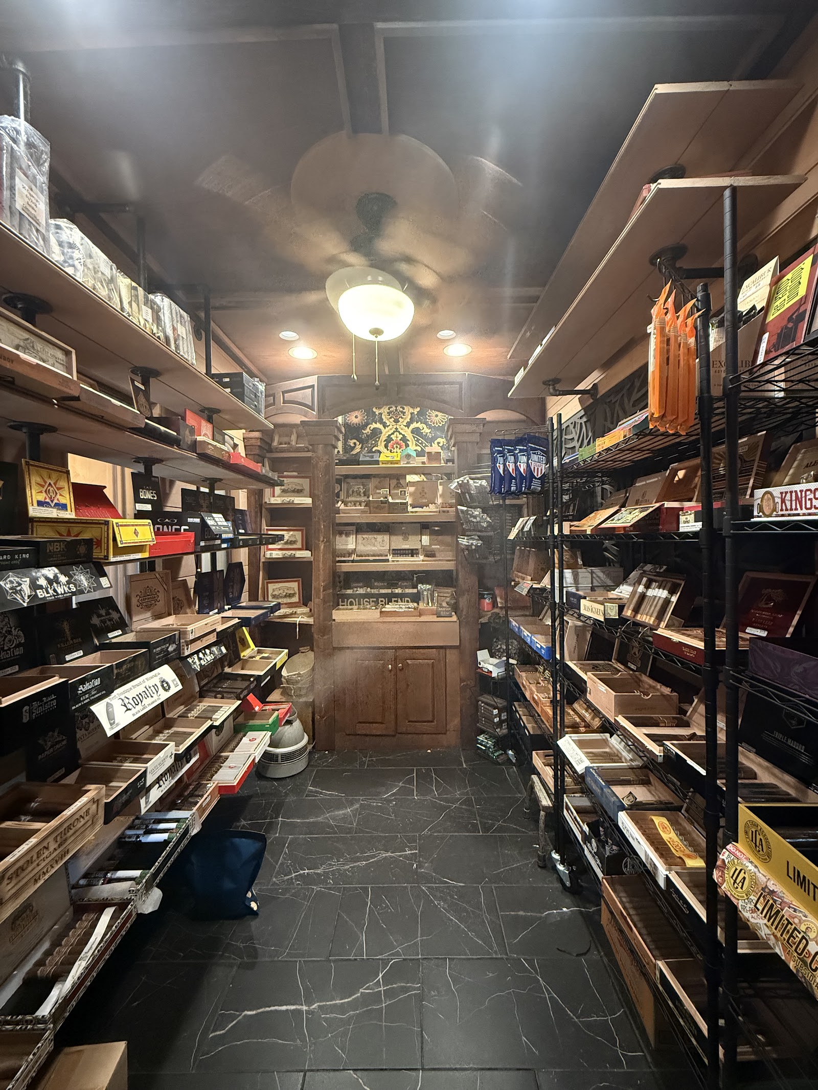 Sigaro Cigar Lounge & Store photo 3