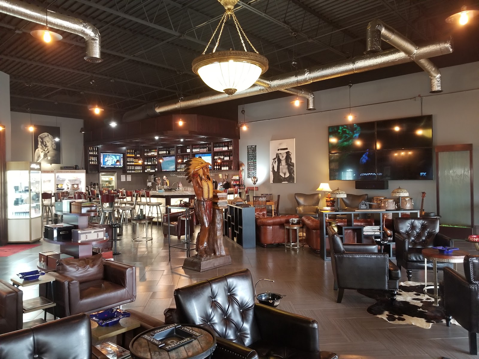Smitty's Cigar Lounge photo 5