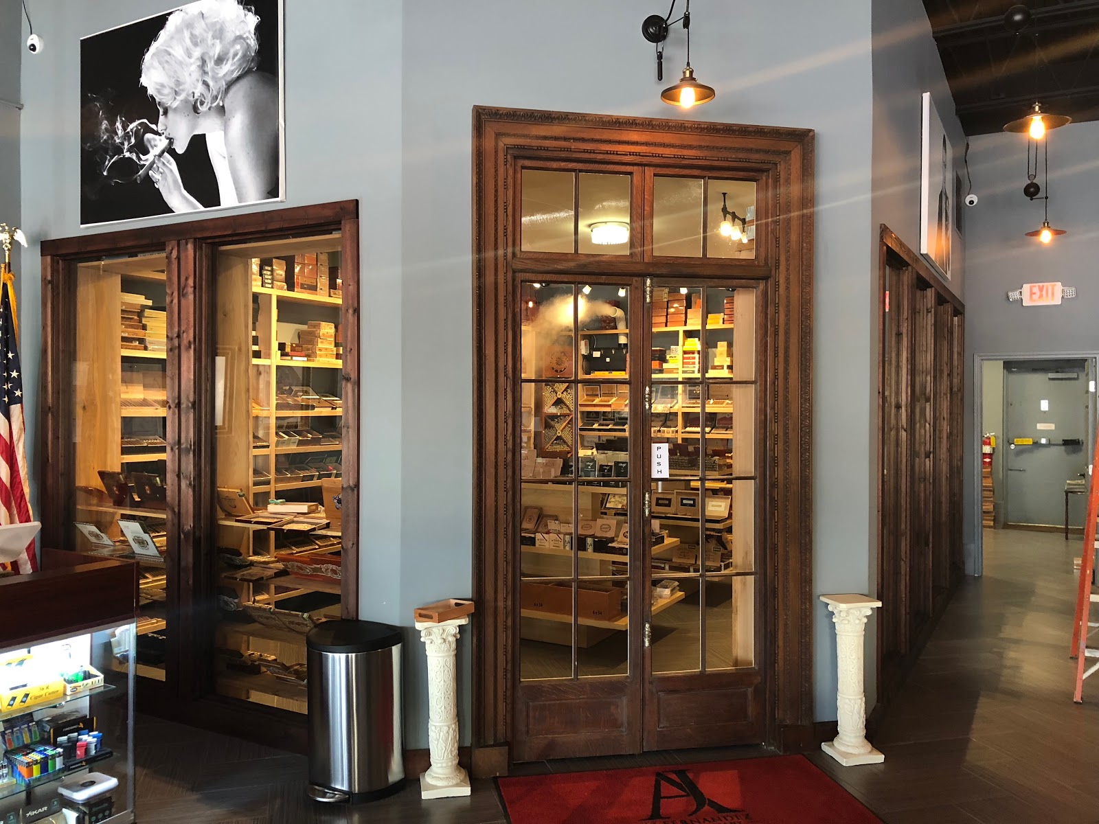 Smitty's Cigar Lounge photo 9