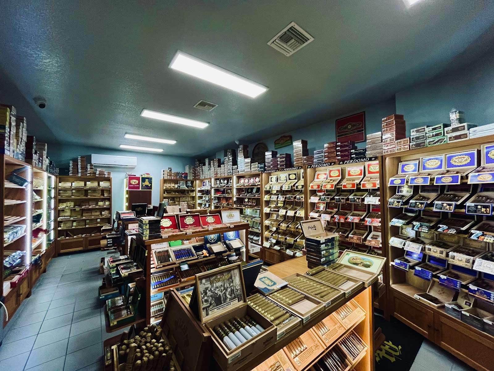 Smoke Rings 72 Cigar and Pipe photo 10
