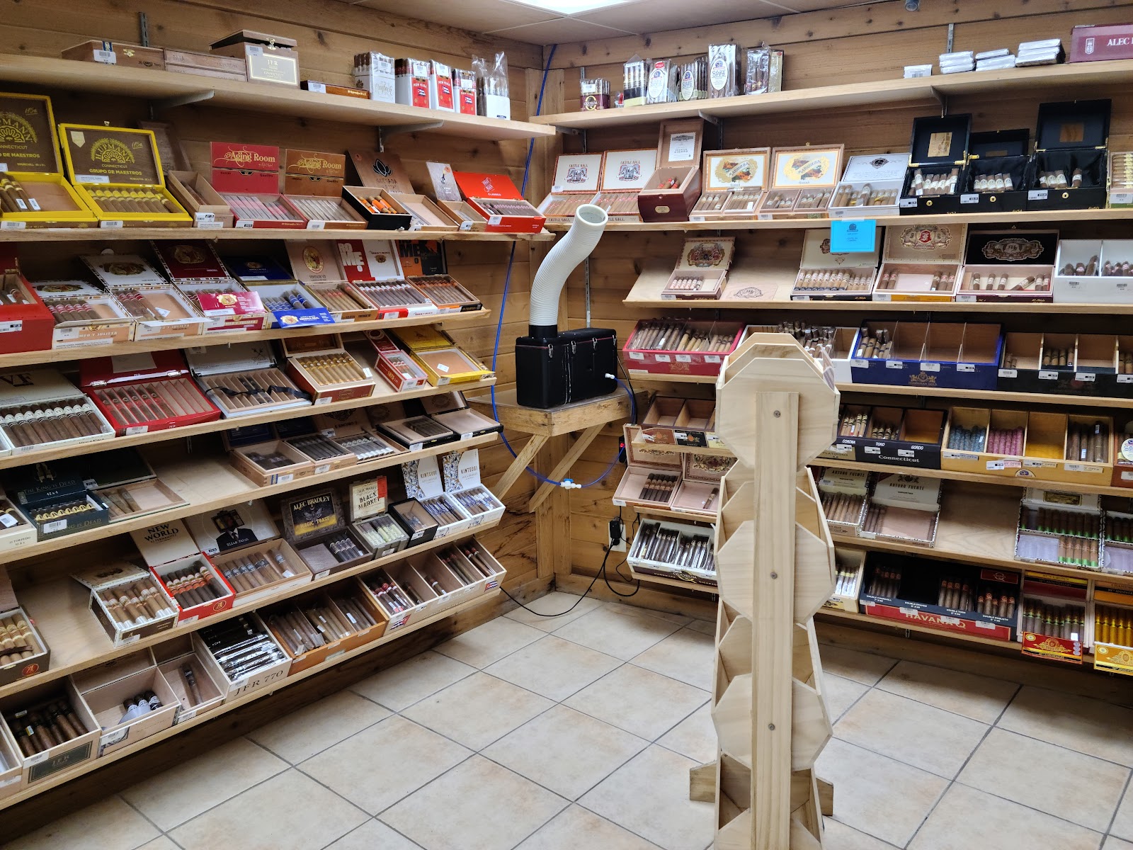 Smoker Friendly #015 - Grand Island, NE photo 4