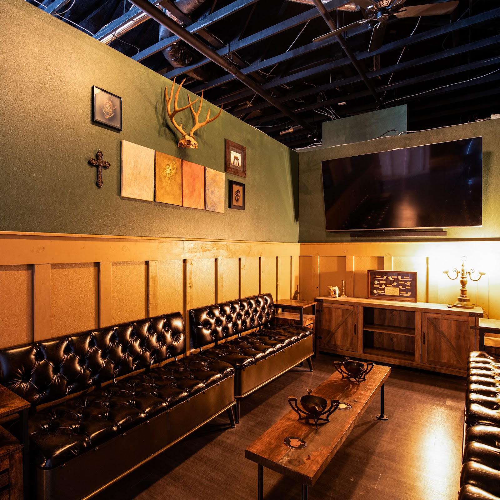 Smokers Abbey Austin photo 6
