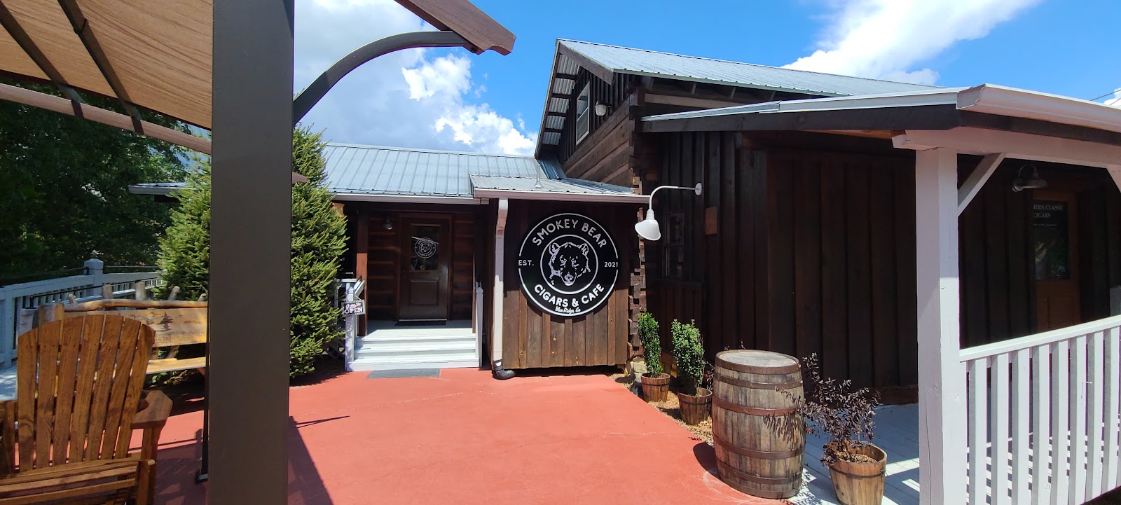 Smokey Bear Cigars & Cafe
