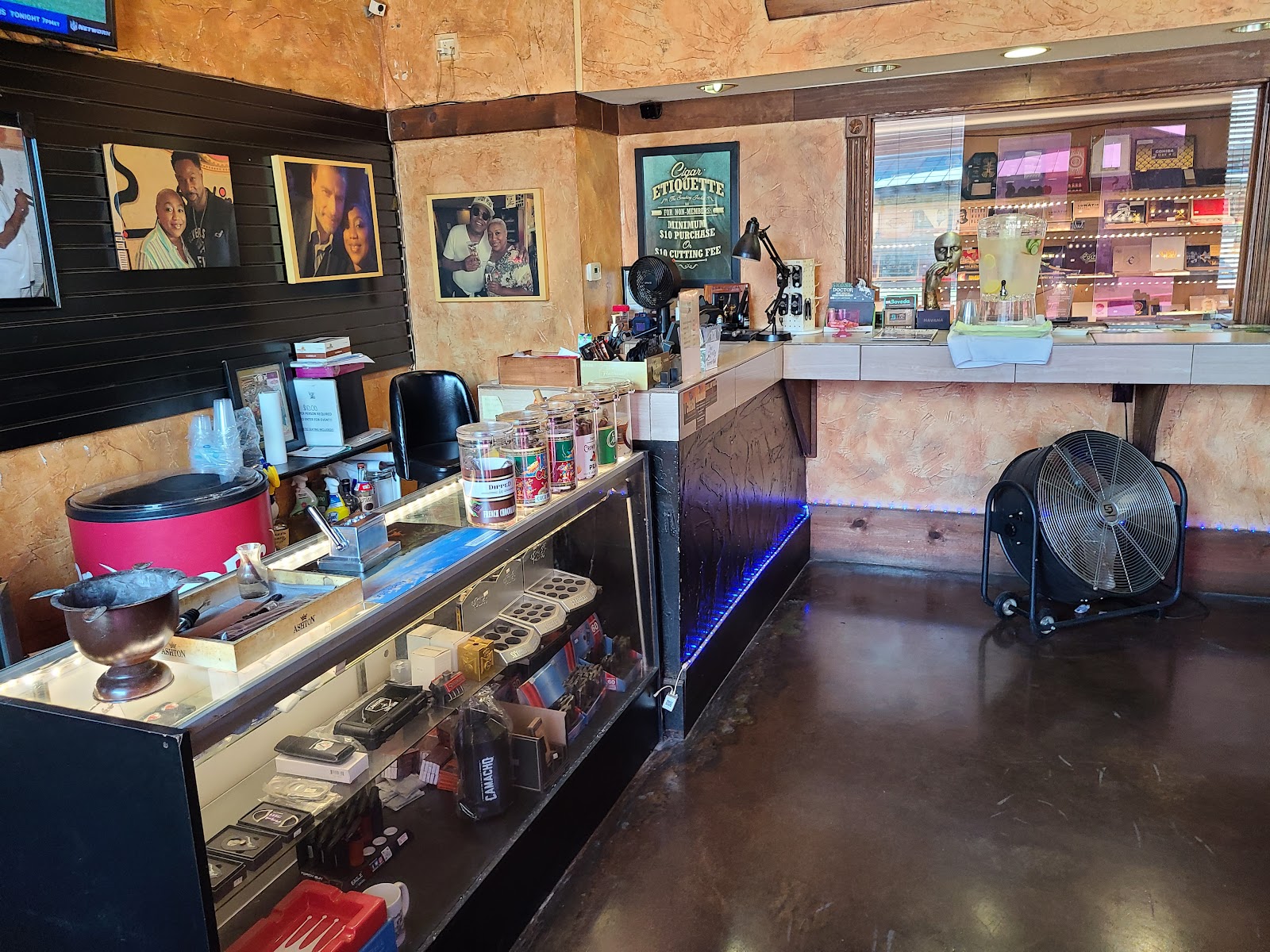 Smoking Jacket Cigar Lounge photo 3