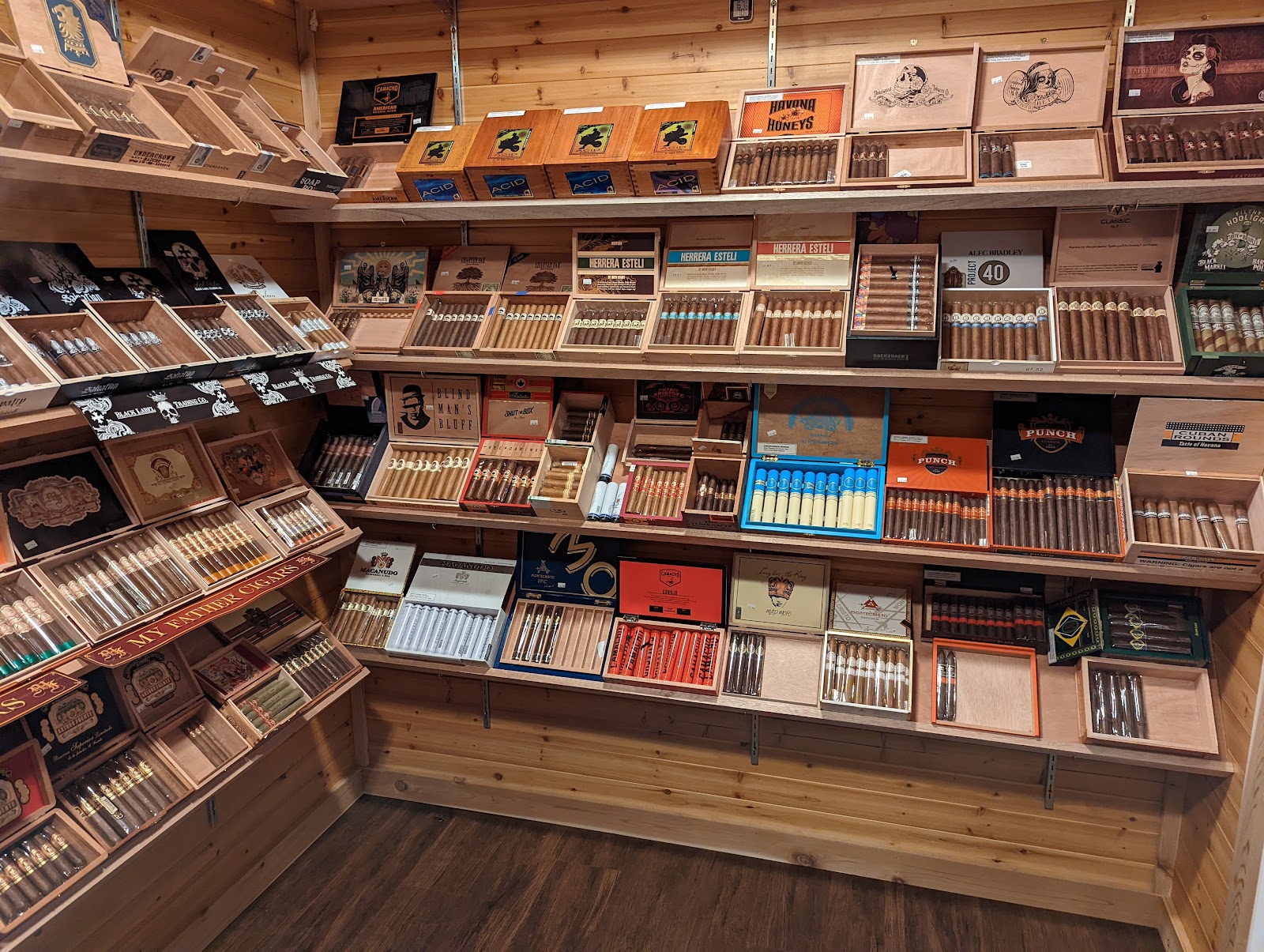 Smolder Cigar Emporium photo 2