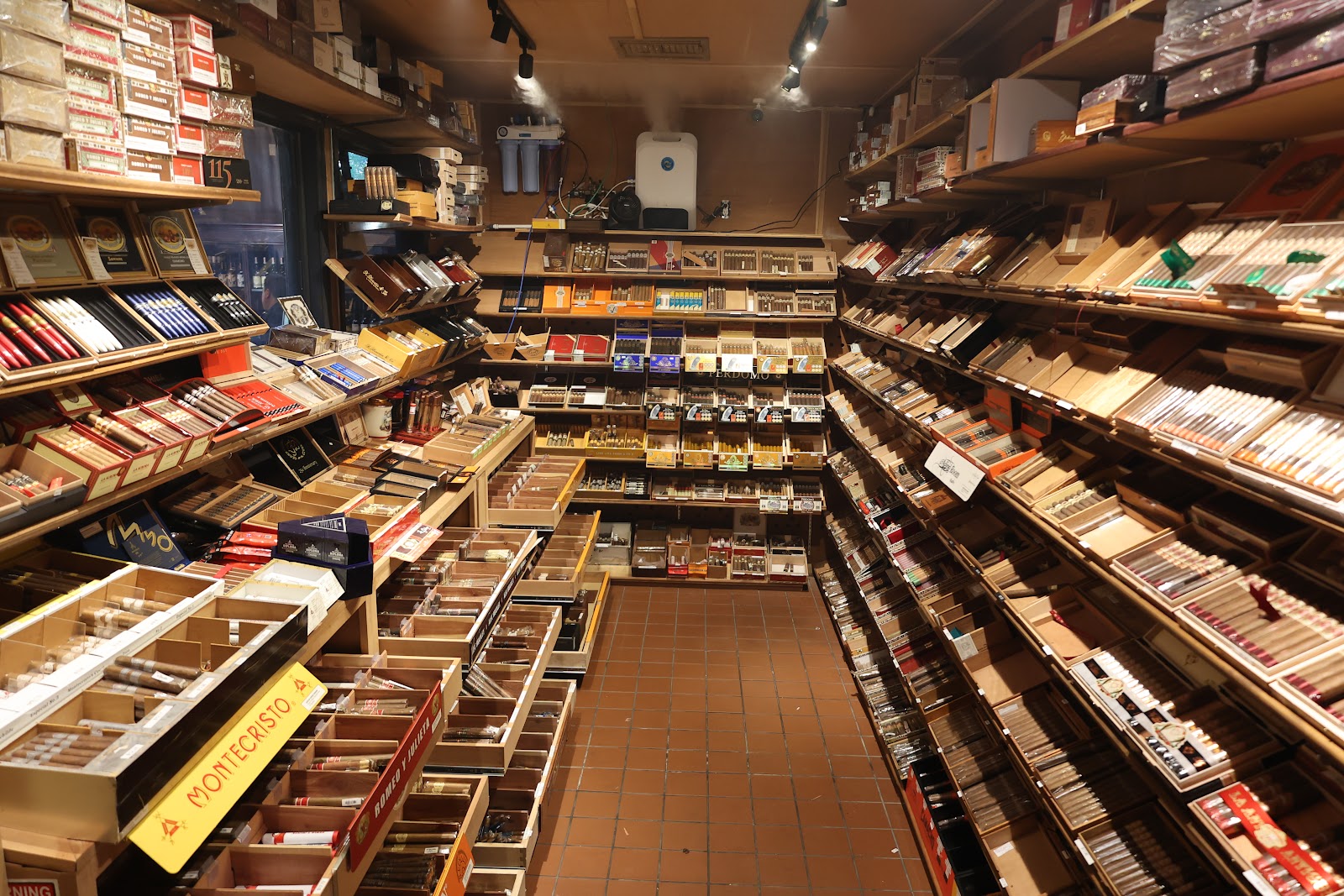 Sticks Golf & Cigar Lounge photo 4