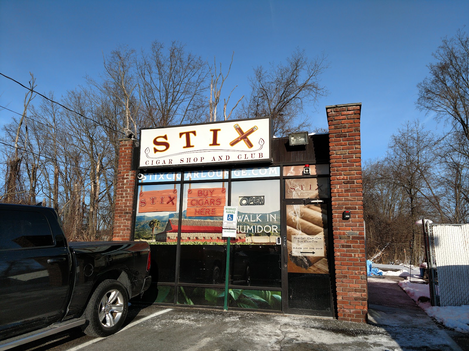 Stix Cigar Lounge LLC photo 4